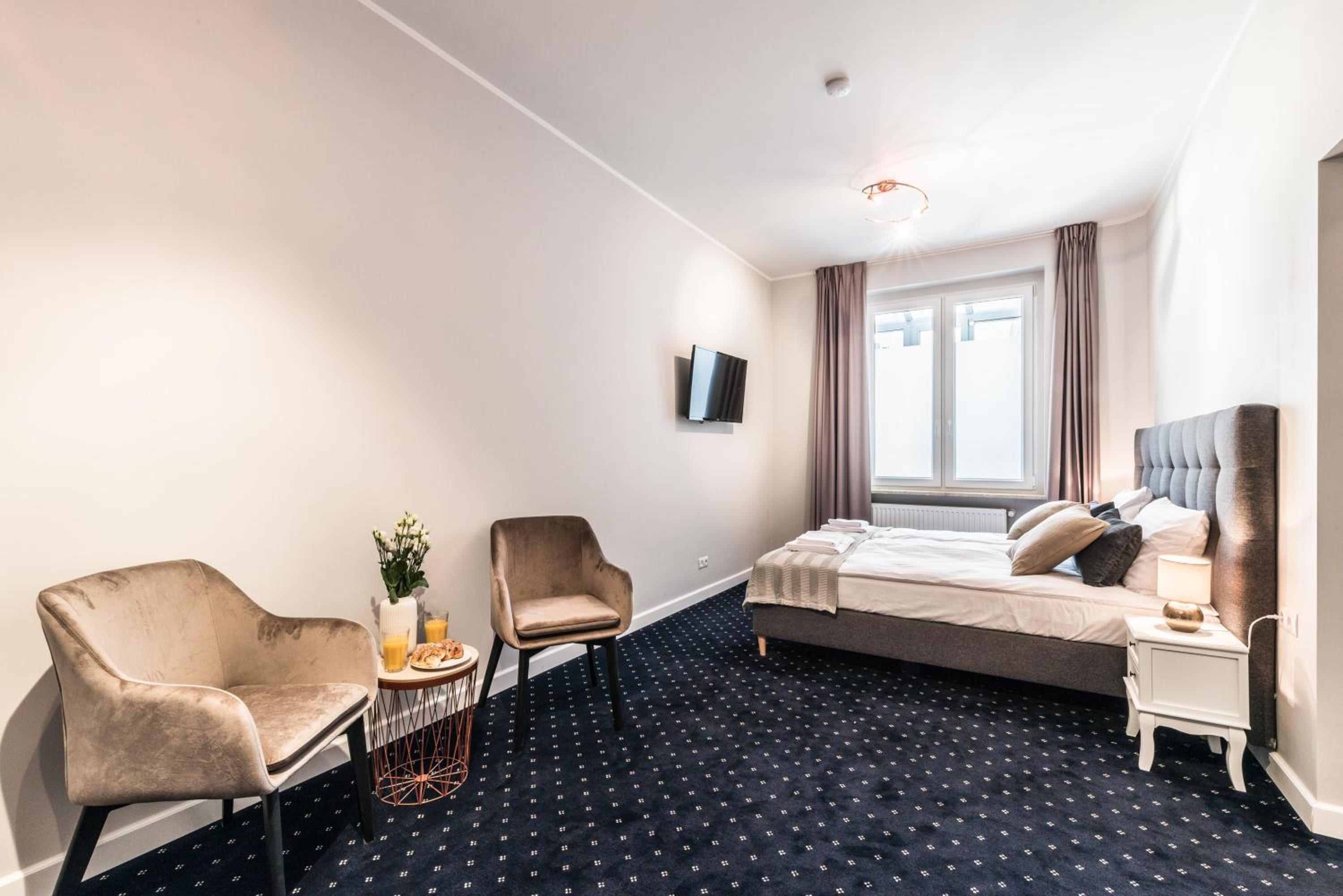 Budget Double Room - Photo 1