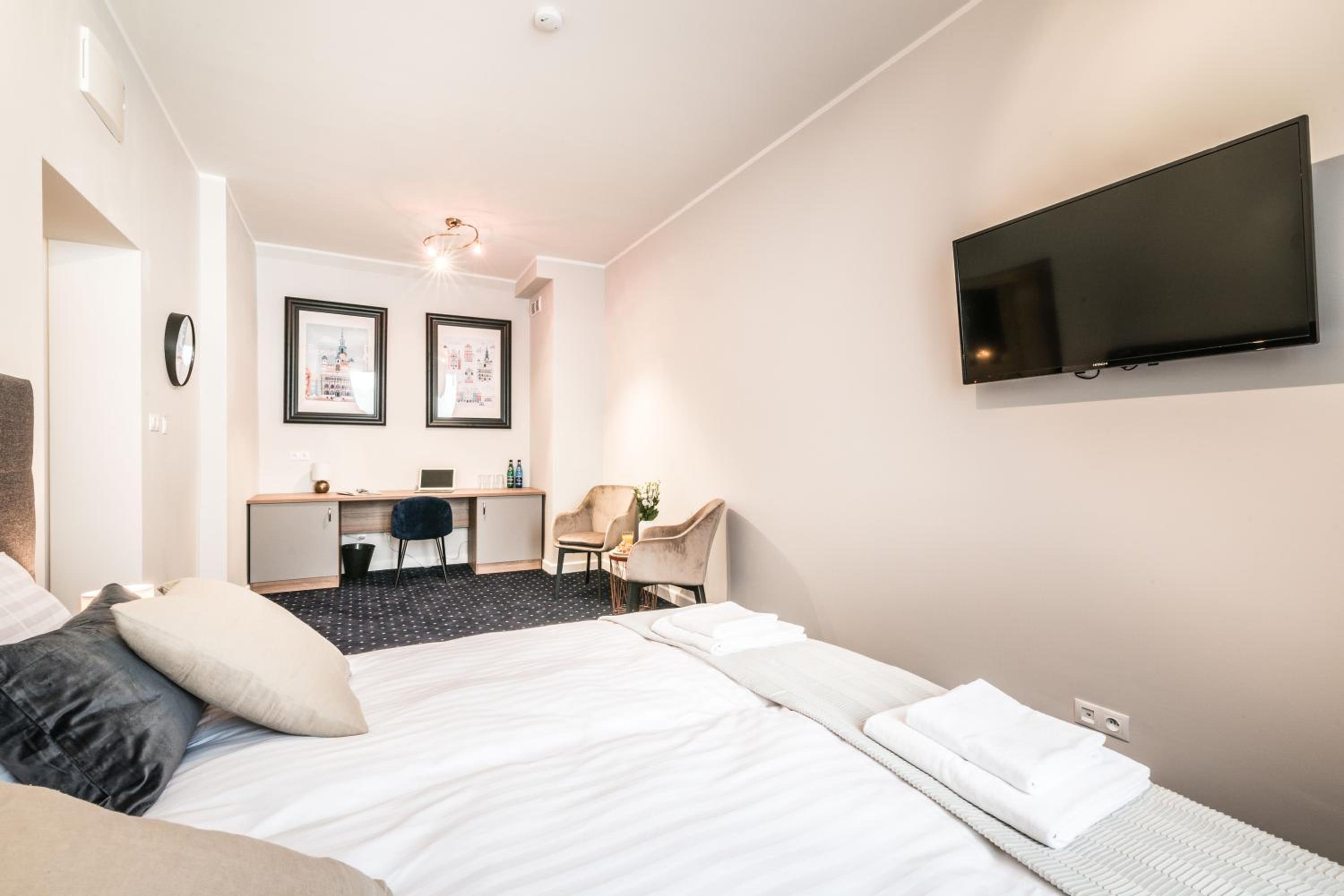 Budget Double Room - Photo 2