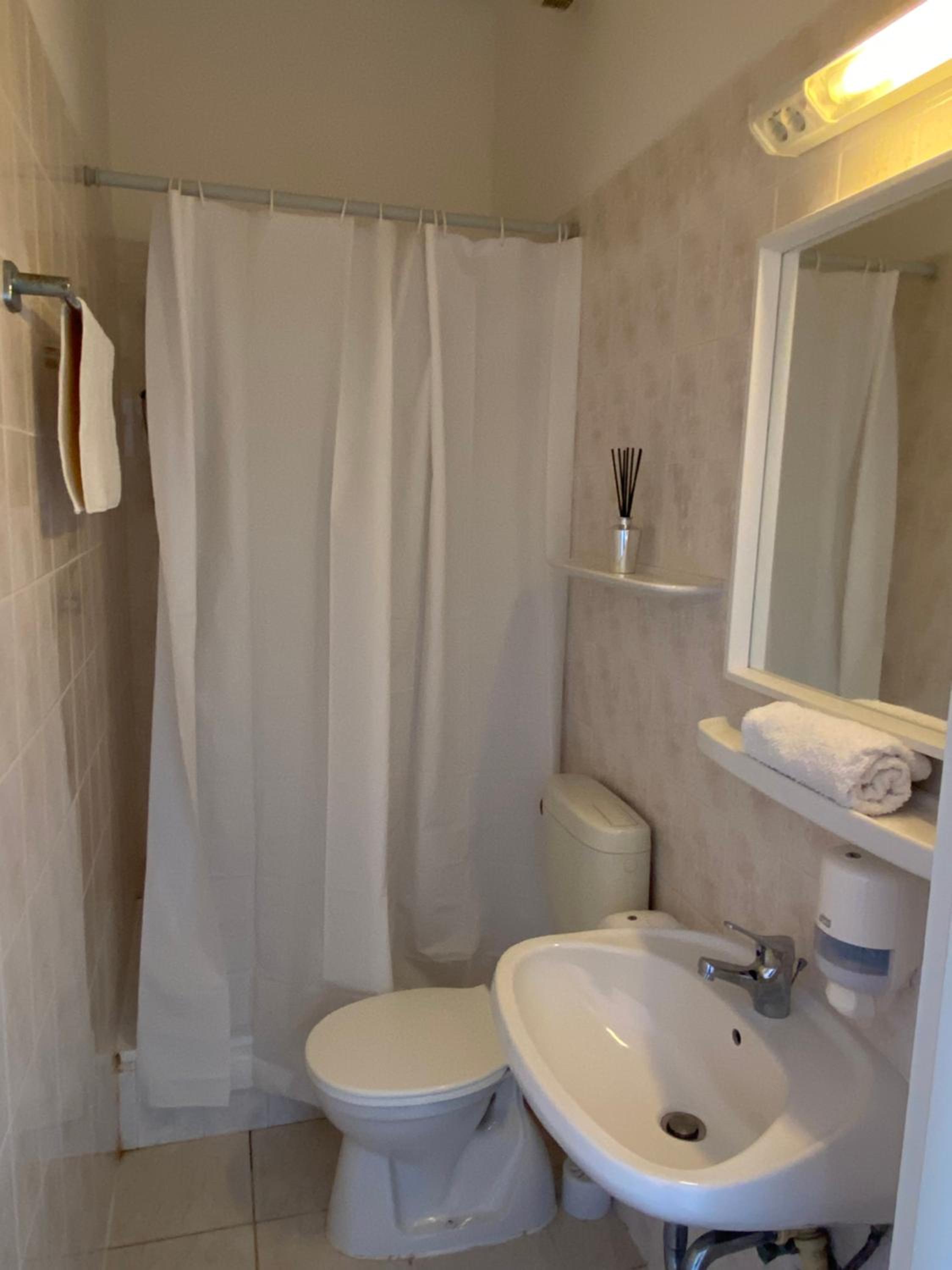 Double Room with Extra Bed - Photo 2