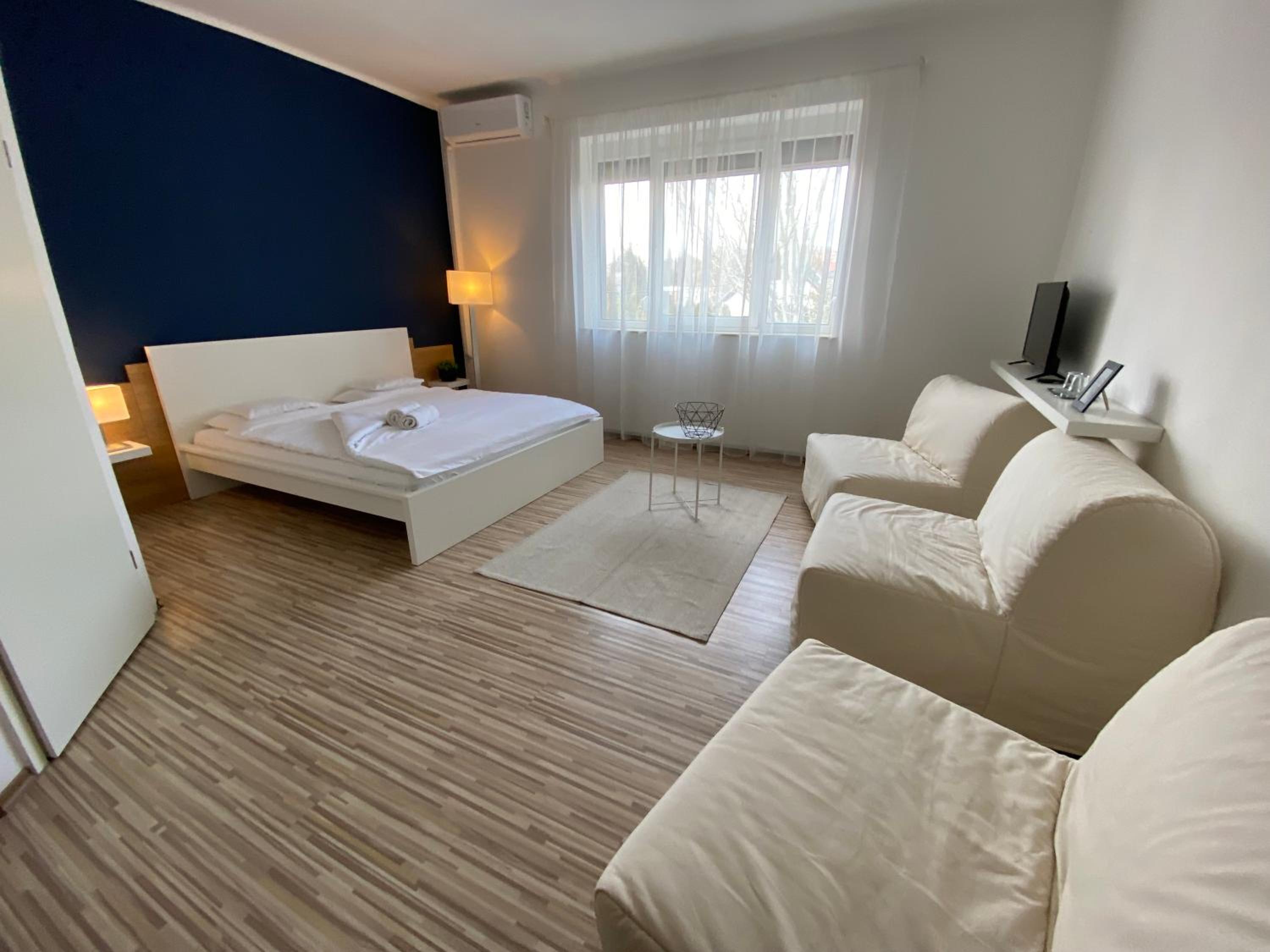 Double Room with Extra Bed - Photo 1