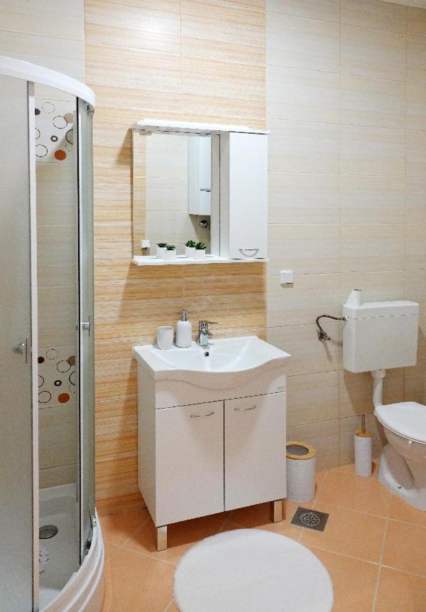 One-Bedroom Apartment - Photo 37
