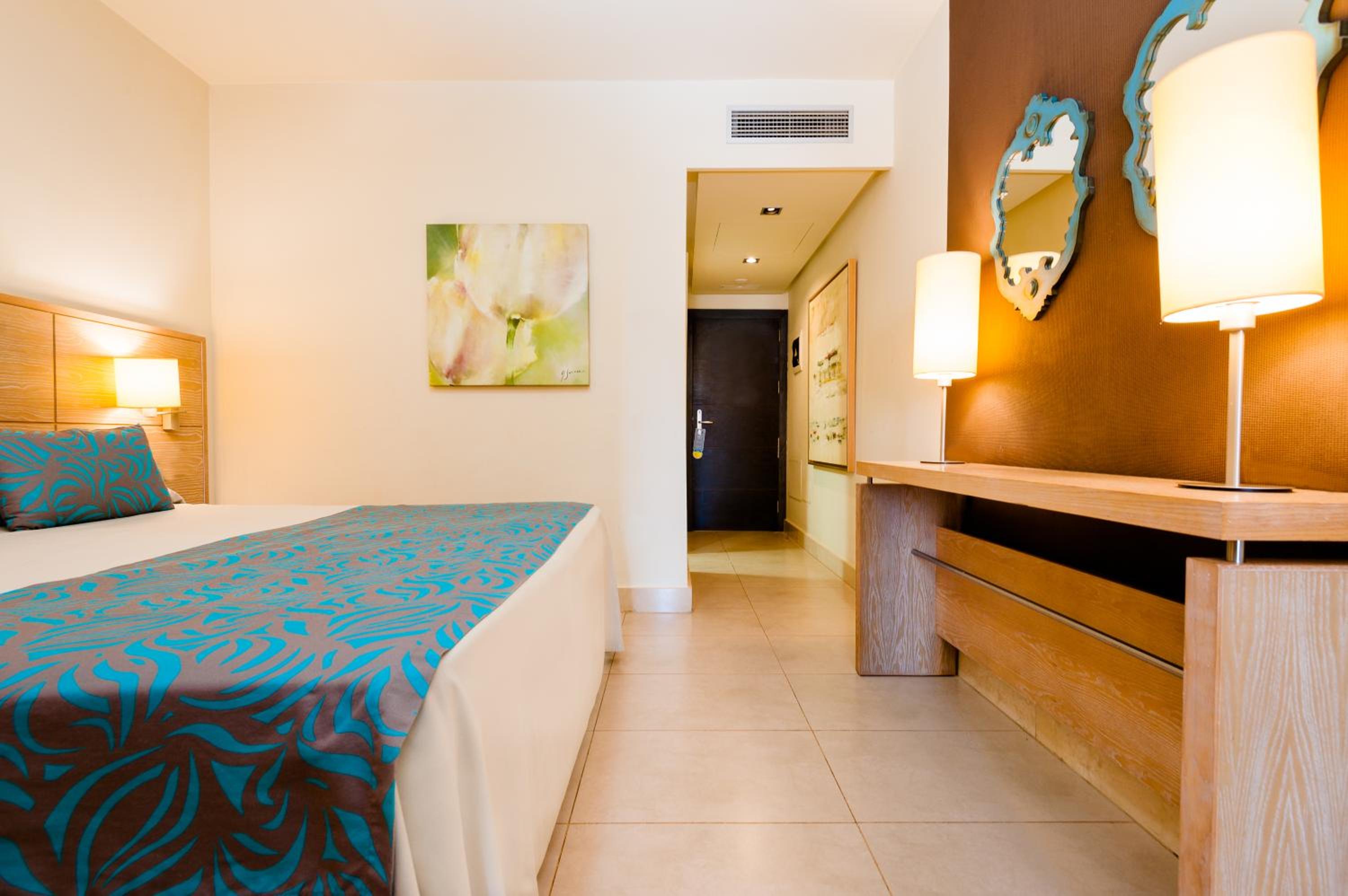 Junior Suite with Mountain View (3 Adults)