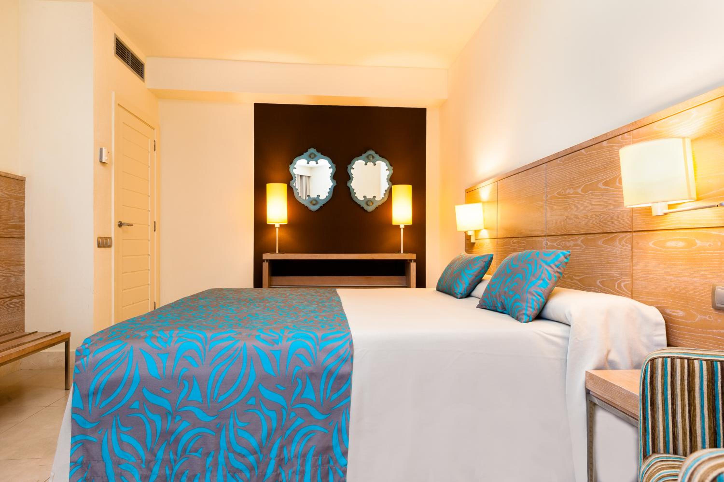 Deluxe Suite With Sea View thumbnail 5