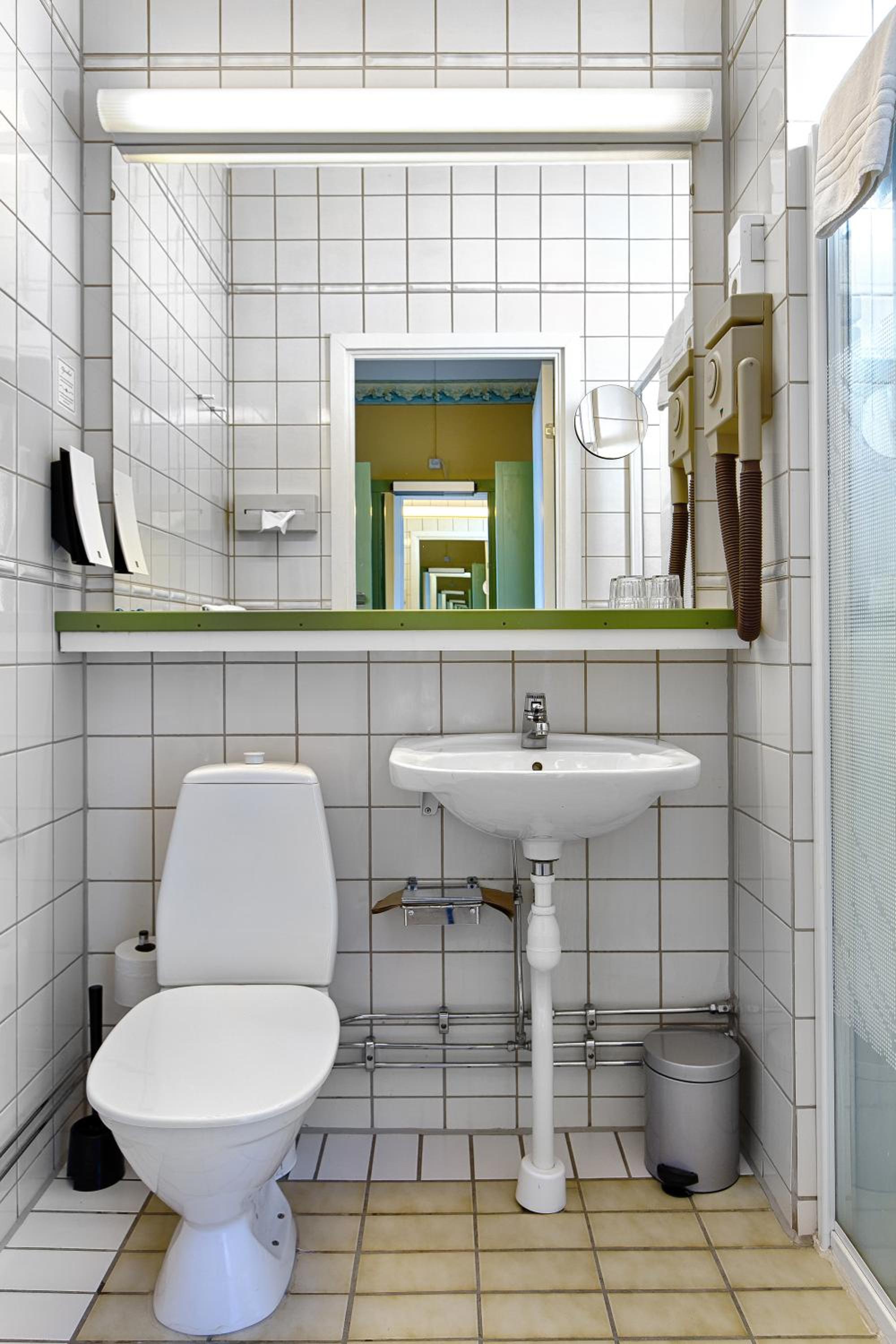 Budget Single Room Without Window photo 3