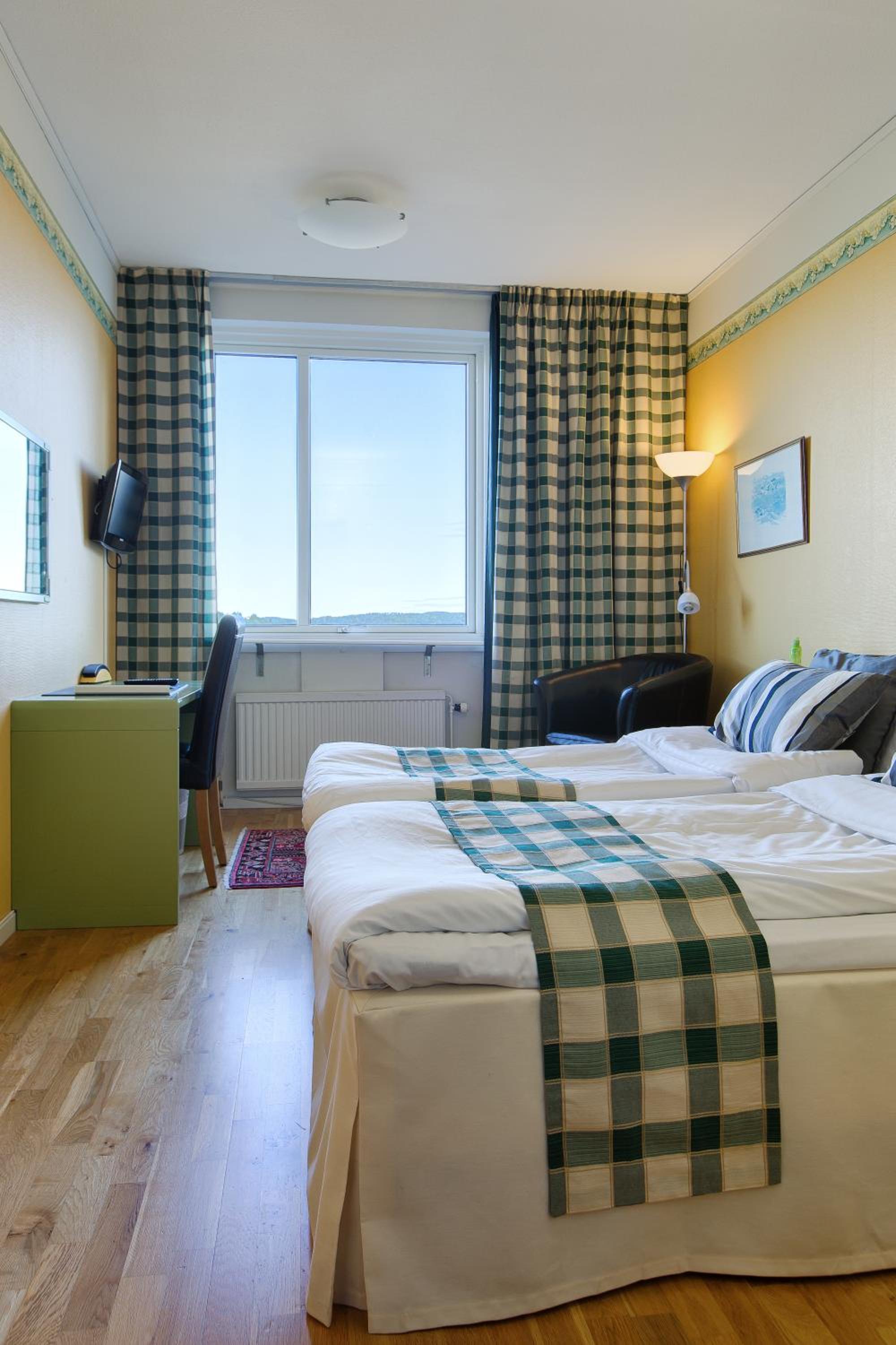 Economy Twin Room photo 2