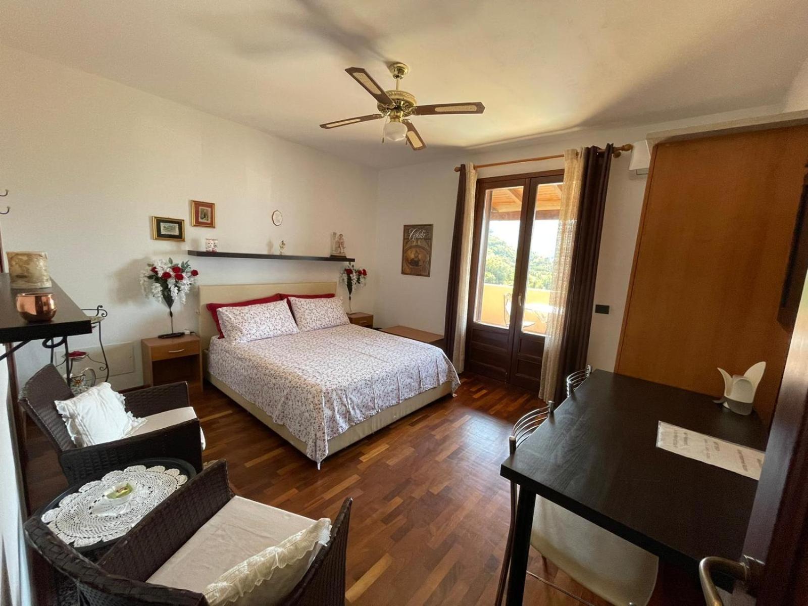 Deluxe Double Room with Balcony and Sea View - Photo 7