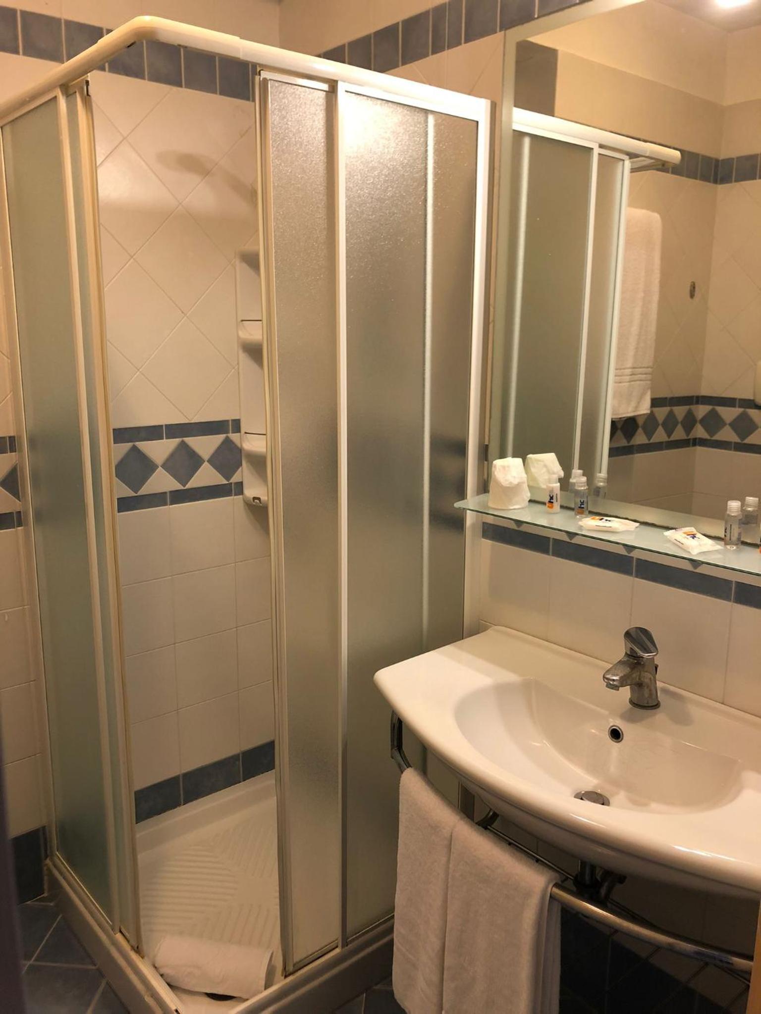 Double or Twin Room - Photo 2