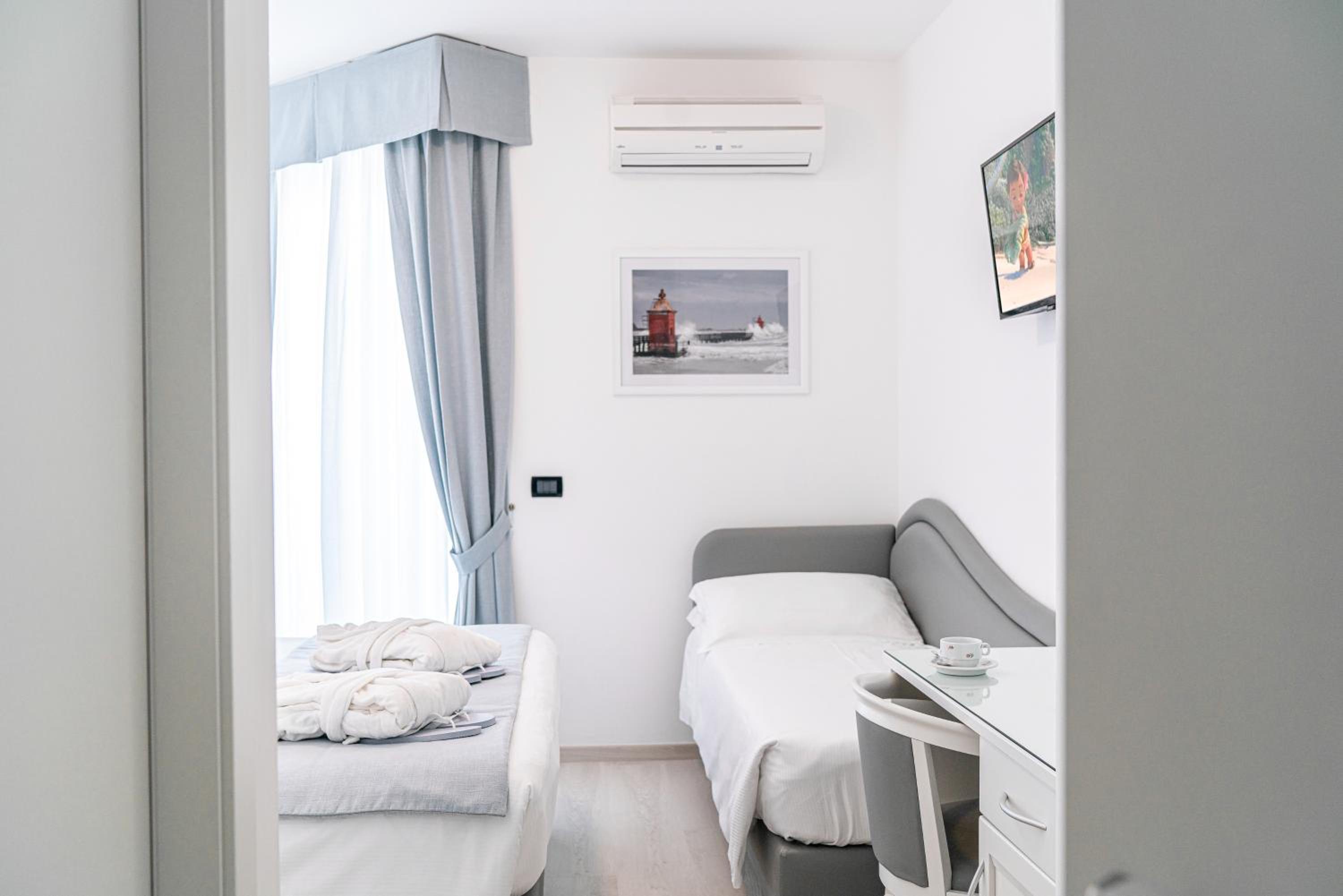 Triple Room with Sea View - Photo 1