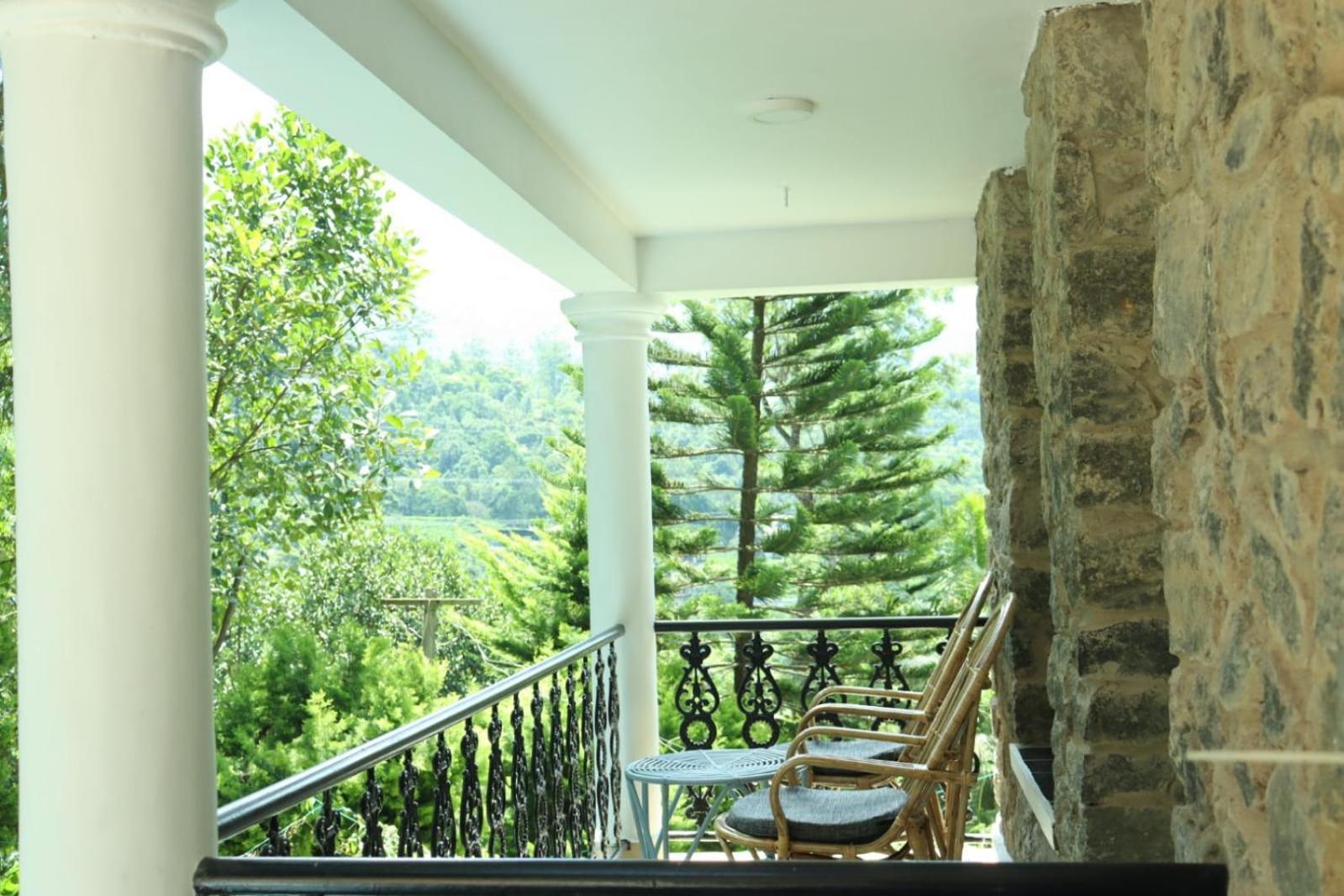 Super Deluxe Room with Balcony - Photo 29