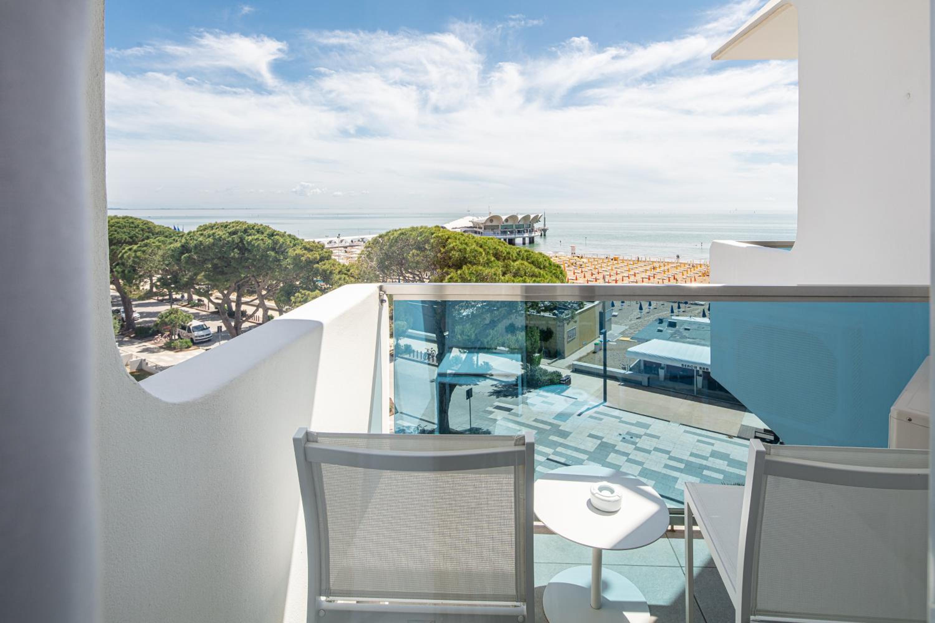 Double Room with Sea View - Photo 5