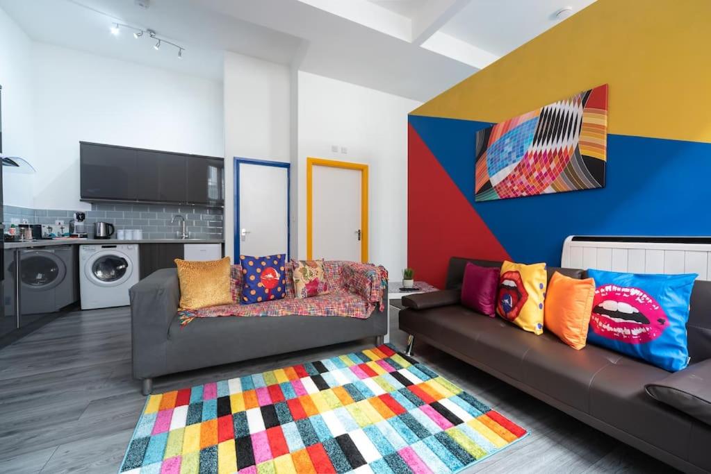 One-Bedroom Apartment - Photo 2