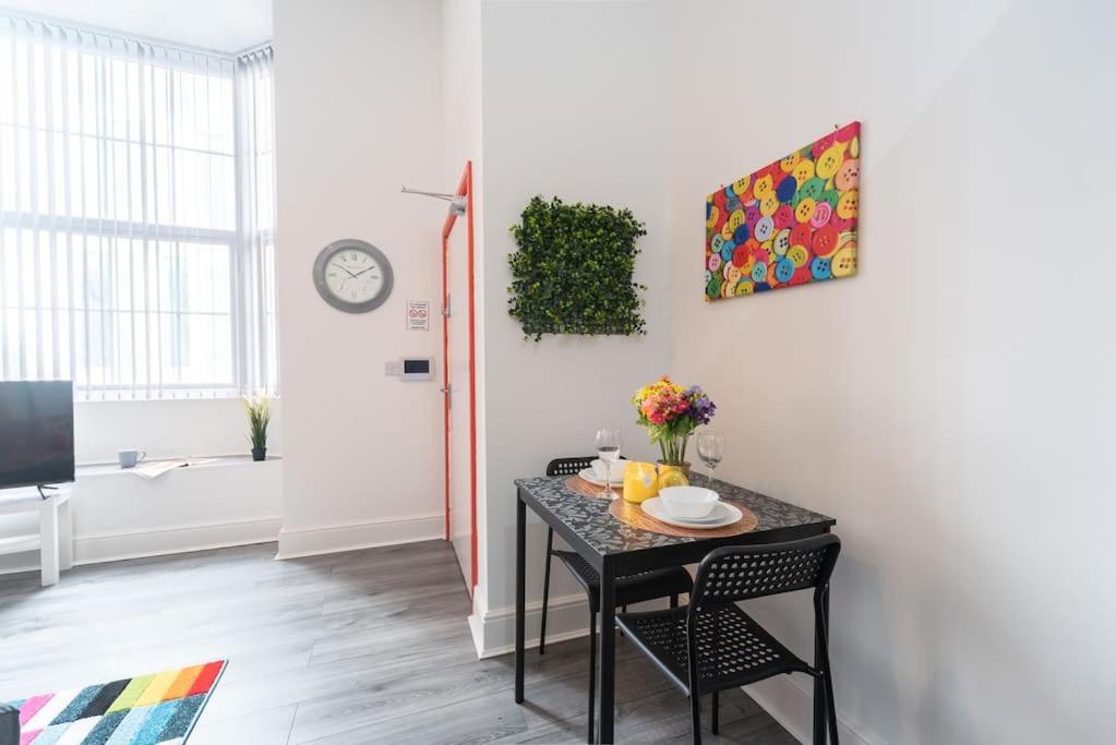 One-Bedroom Apartment - Photo 7
