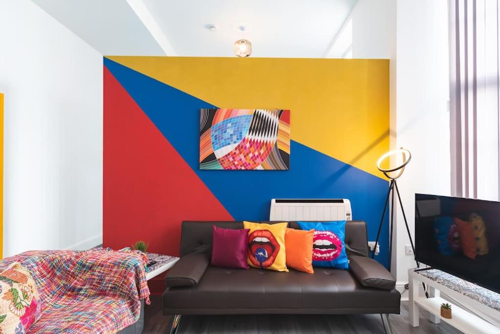 One-Bedroom Apartment - Photo 1