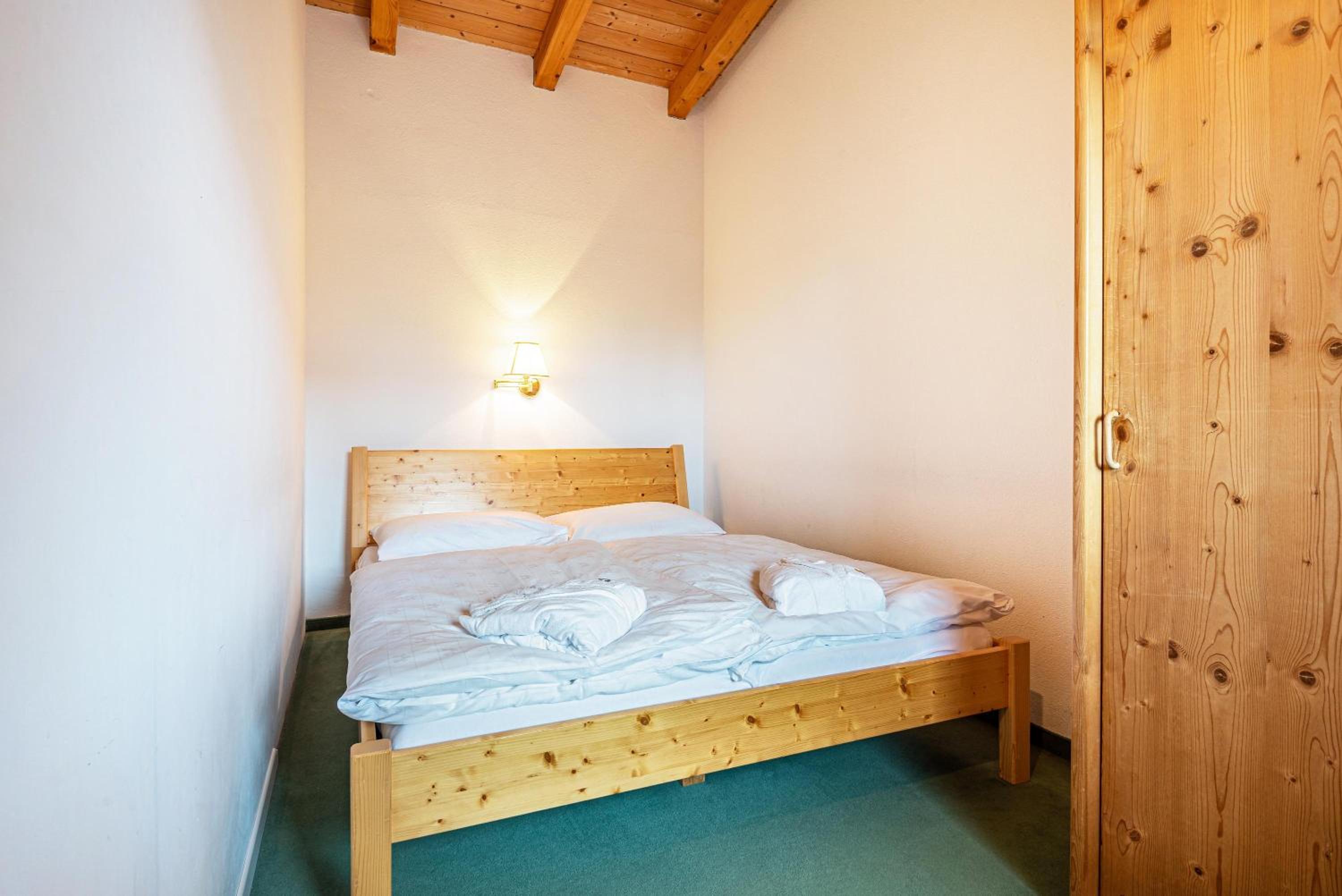 Two-Bedroom Deluxe Apartment with Garden View photo 3
