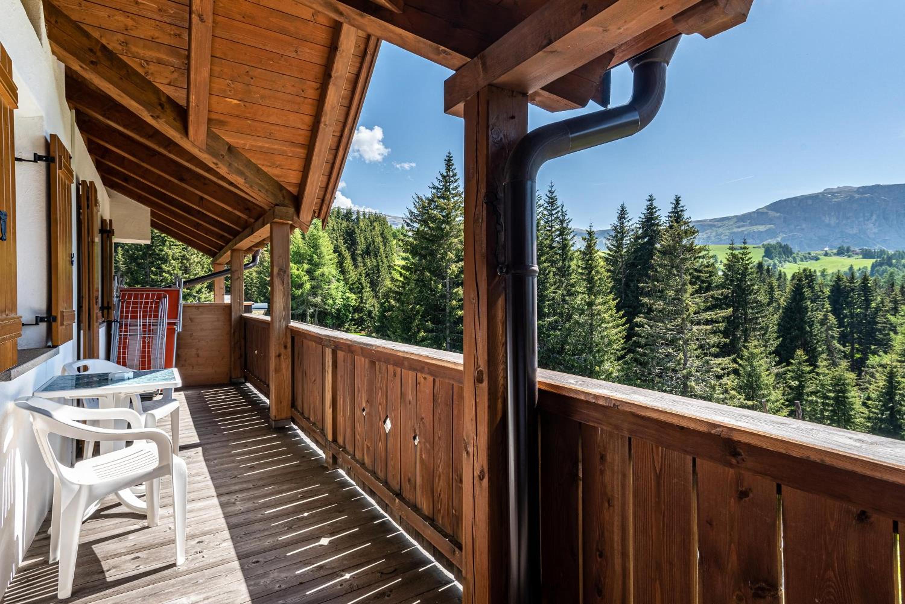 Two-Bedroom Deluxe Apartment with Garden View photo 2