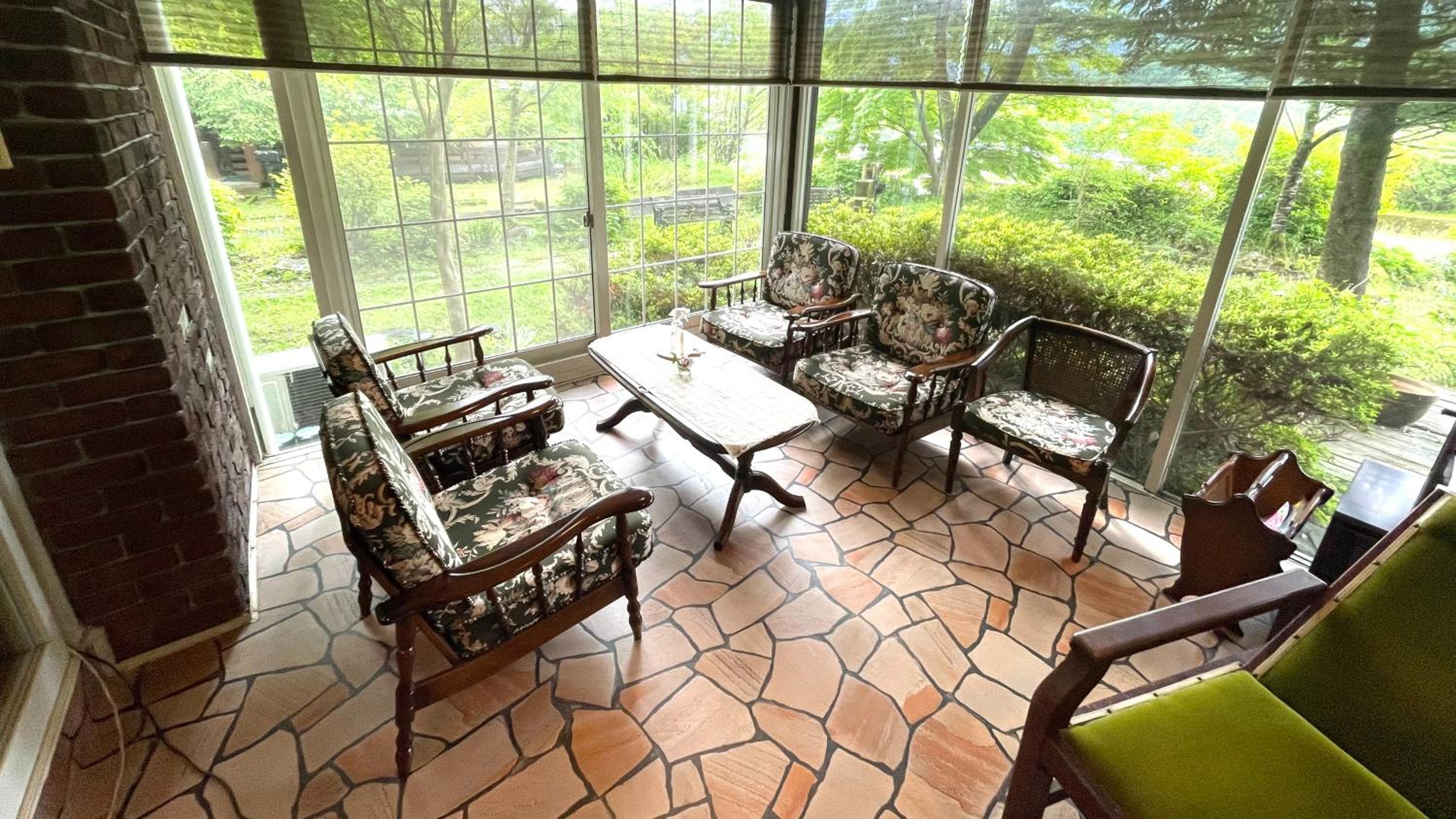 Standard Twin Room - Photo 4
