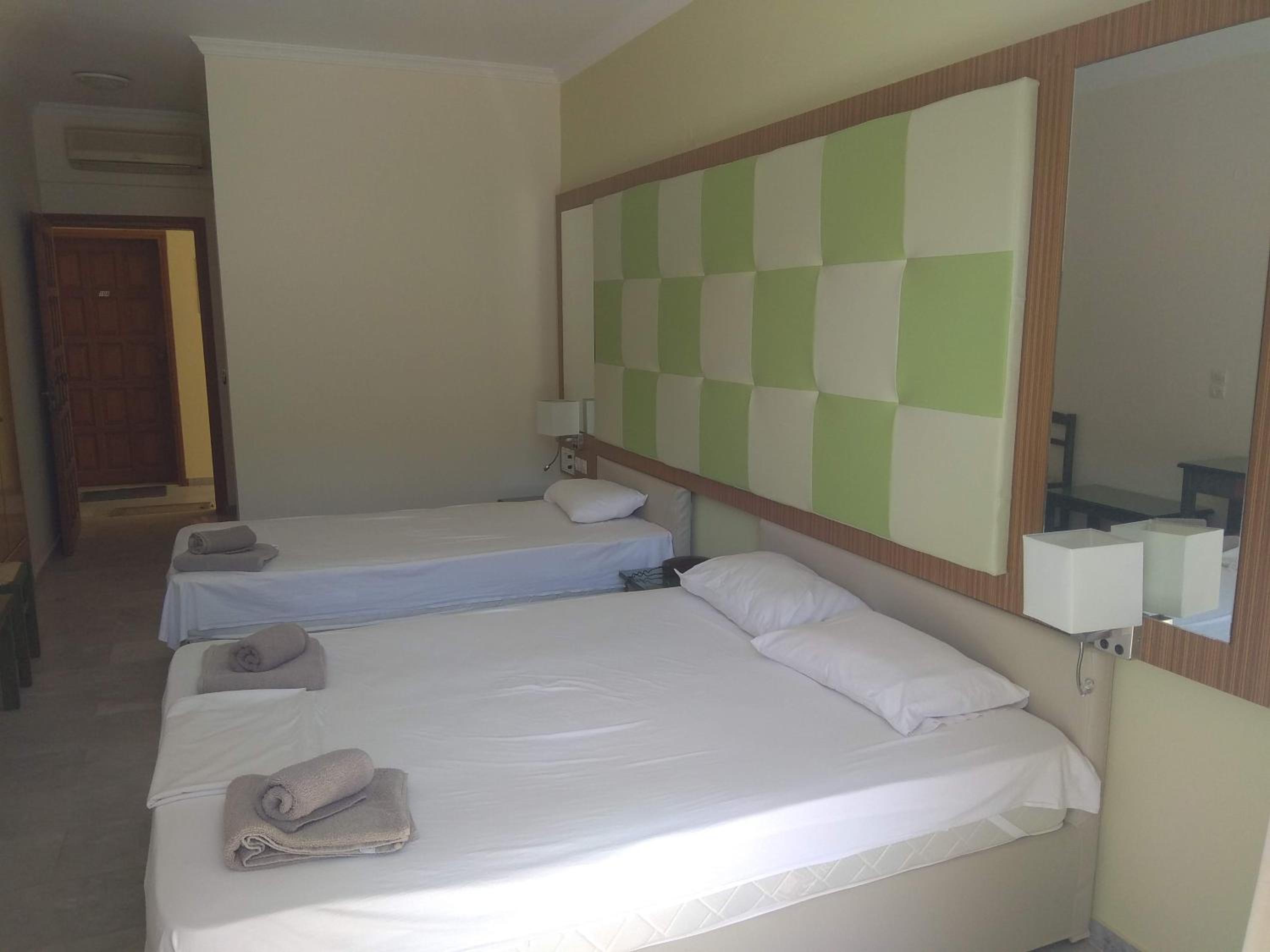 Triple Room with Garden View photo 3