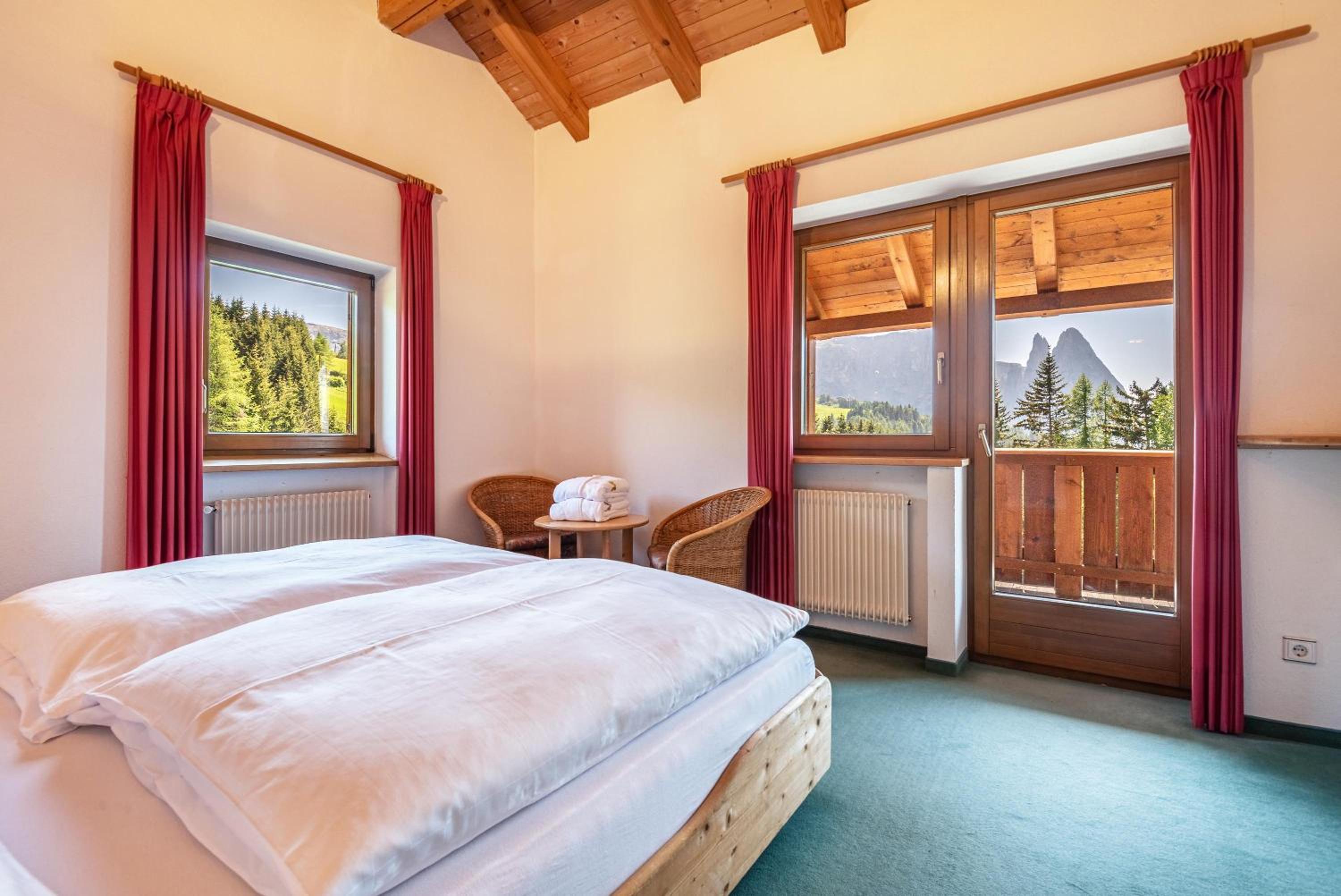 Two-Bedroom Deluxe Apartment with Garden View photo 1