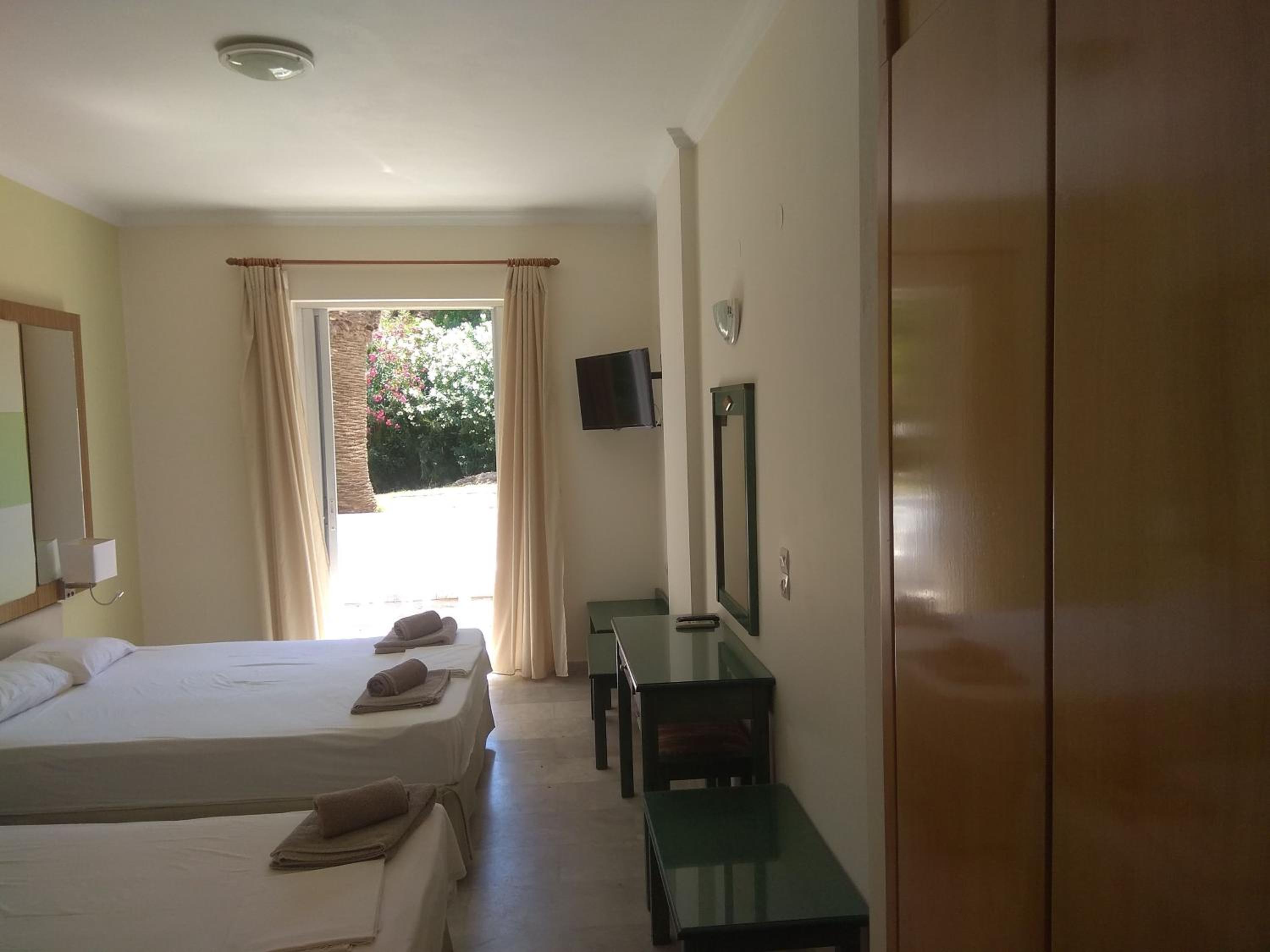 Triple Room with Garden View photo 1