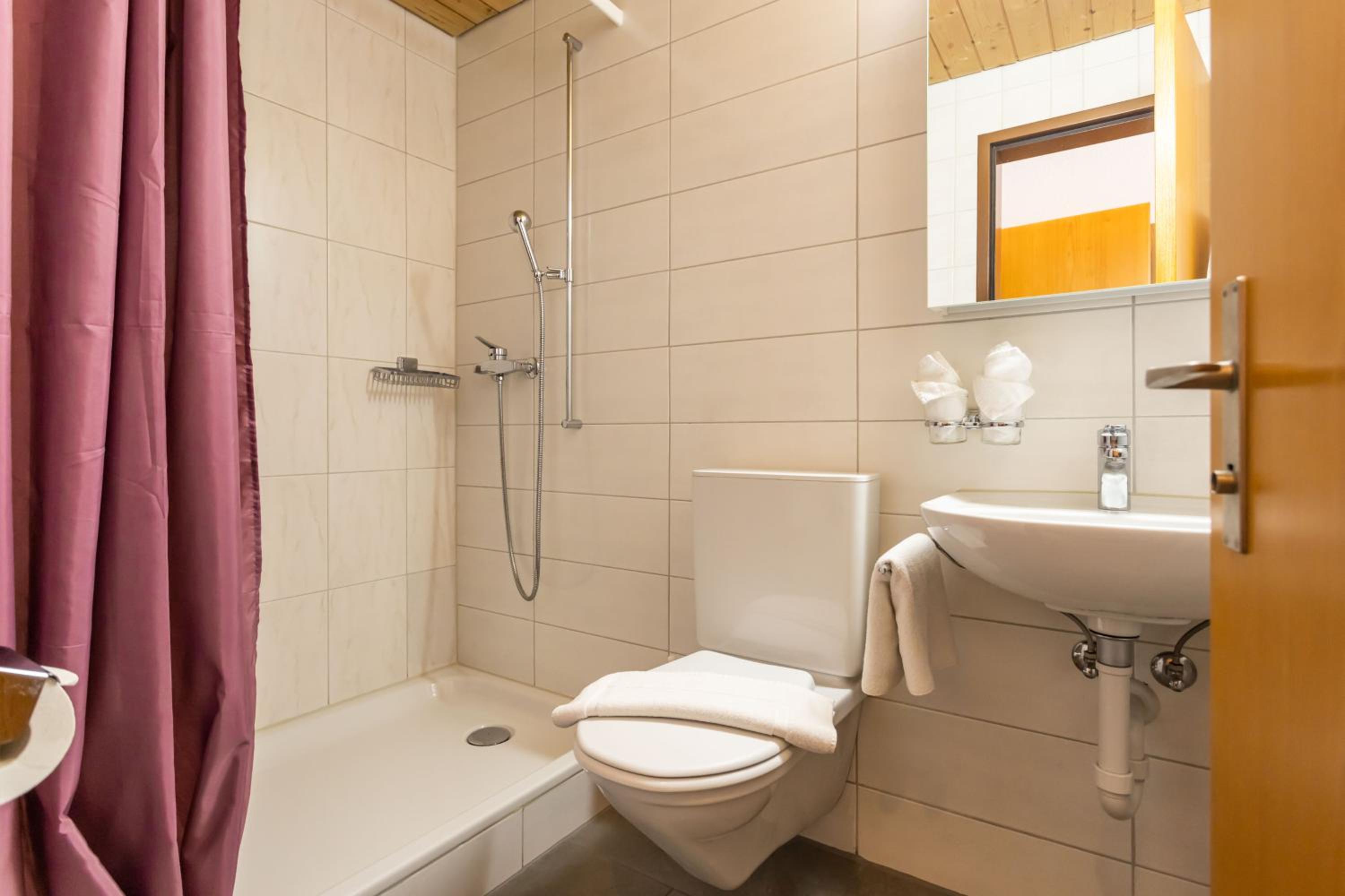 Double Room with Lake View - Photo 5