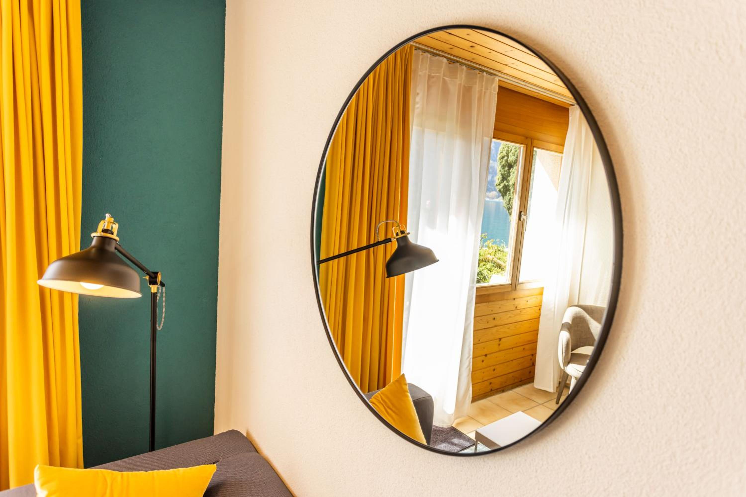 Double Room with Lake View - Photo 6