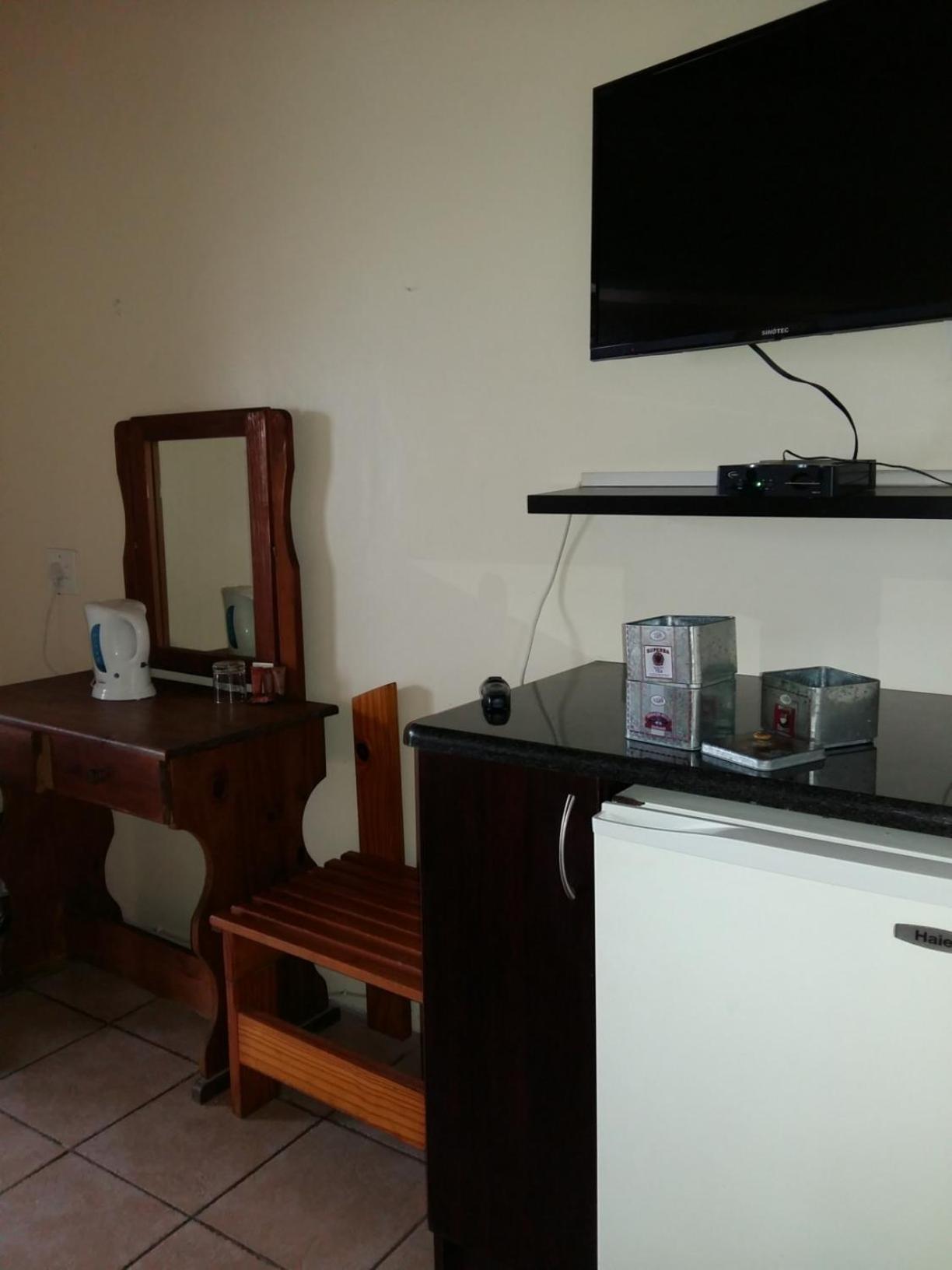 Budget Double Room photo 3