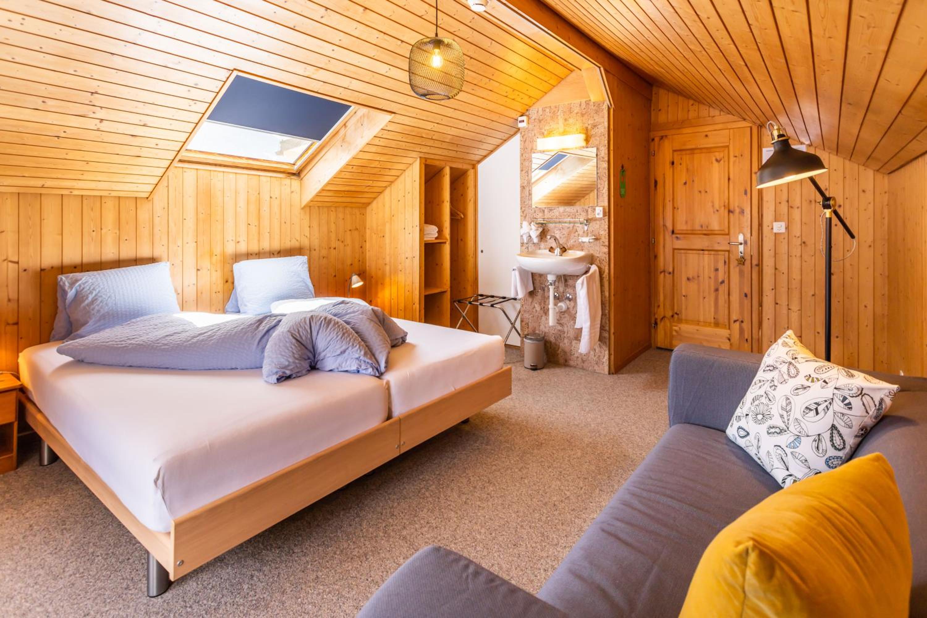 Budget Double Room with Shared Bathroom photo 2
