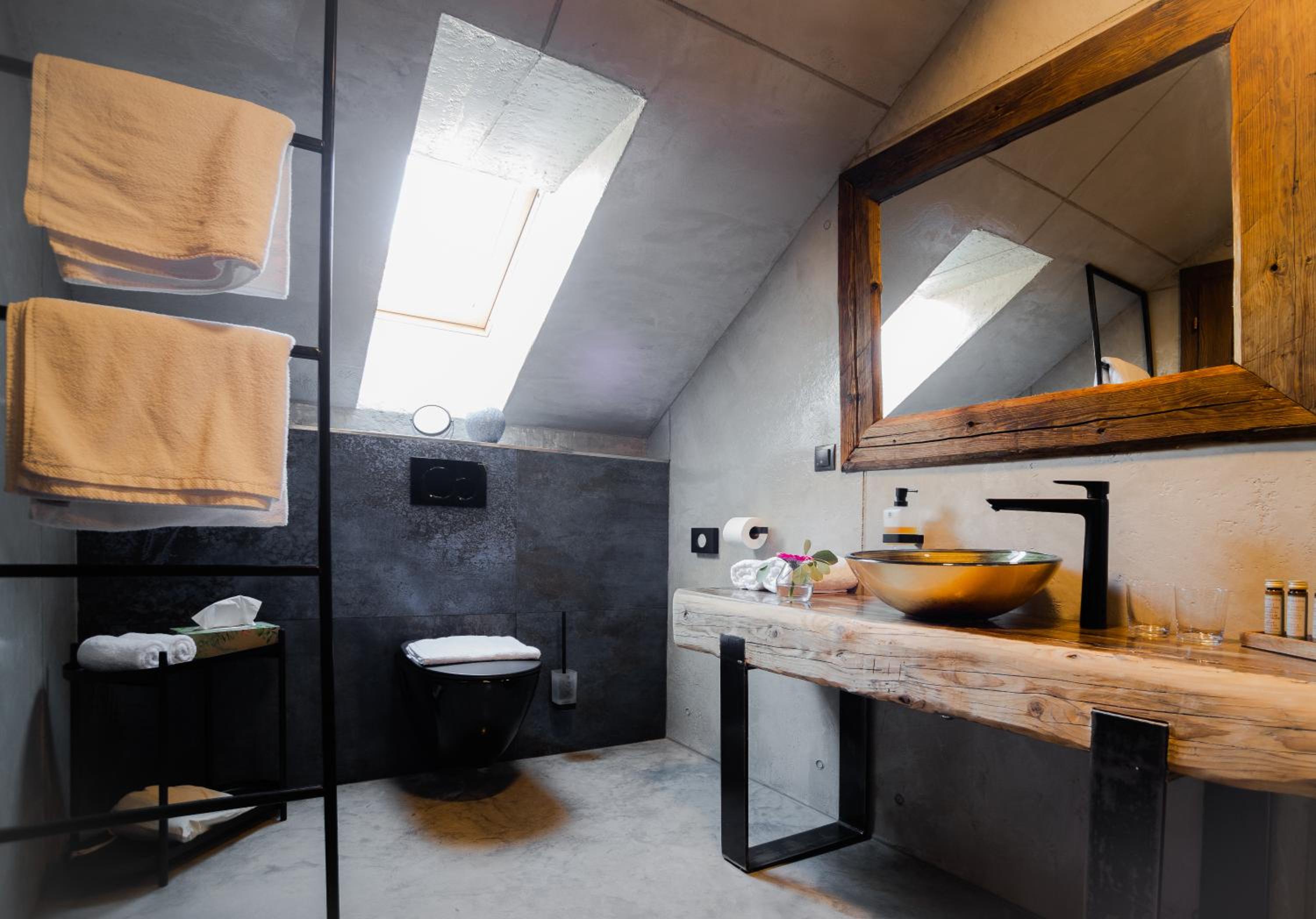 Double Room with Private Bathroom - Photo 9