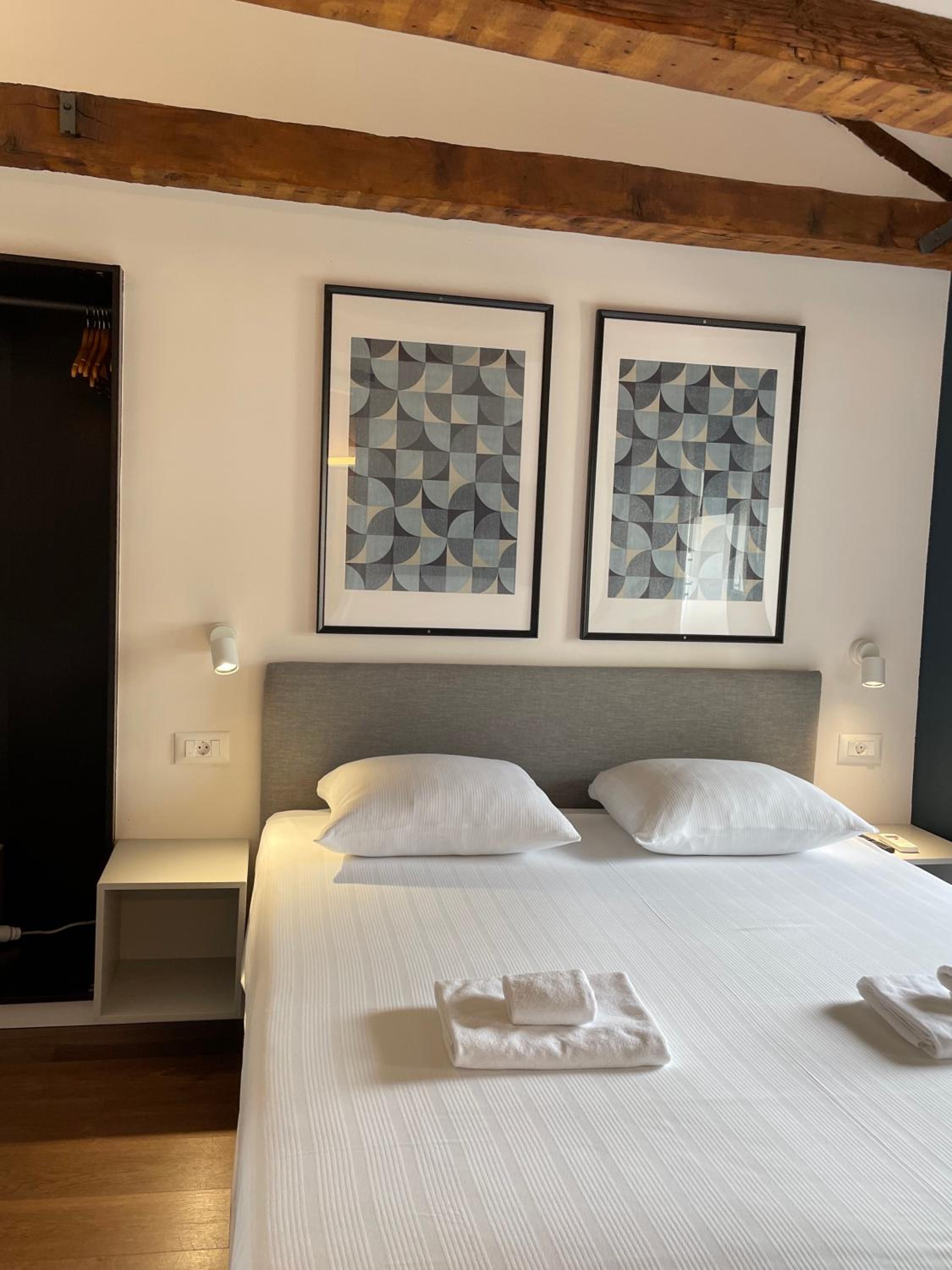Small Double Room - Photo 5