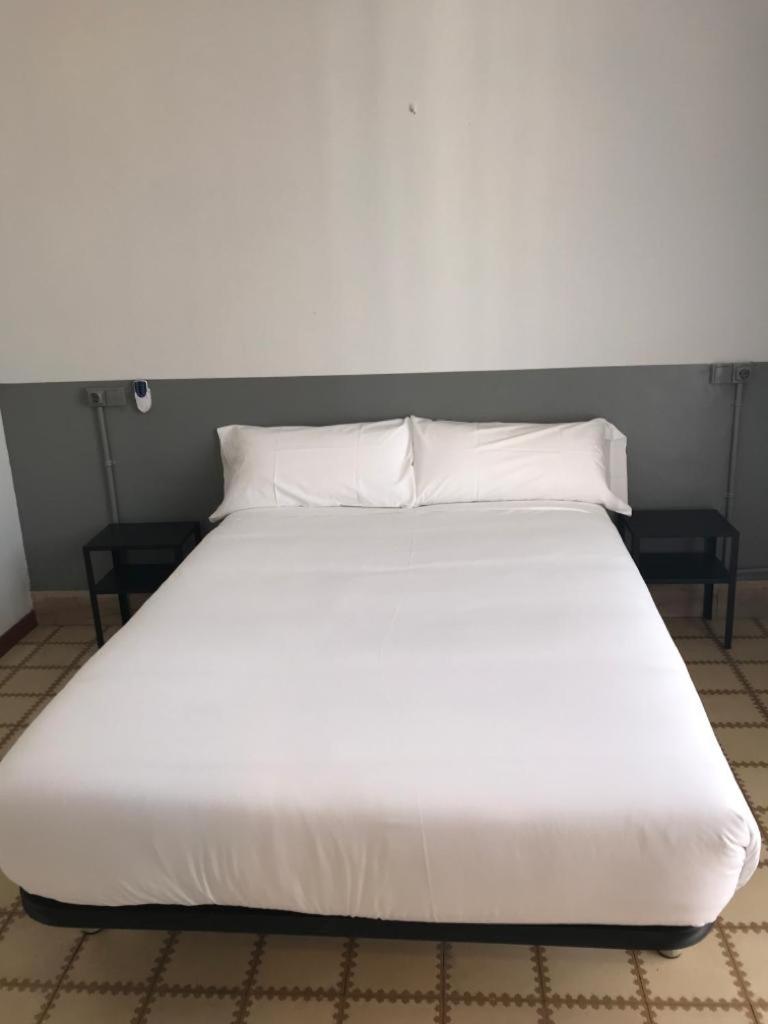 Budget Double Room with Shared Bathroom photo 3