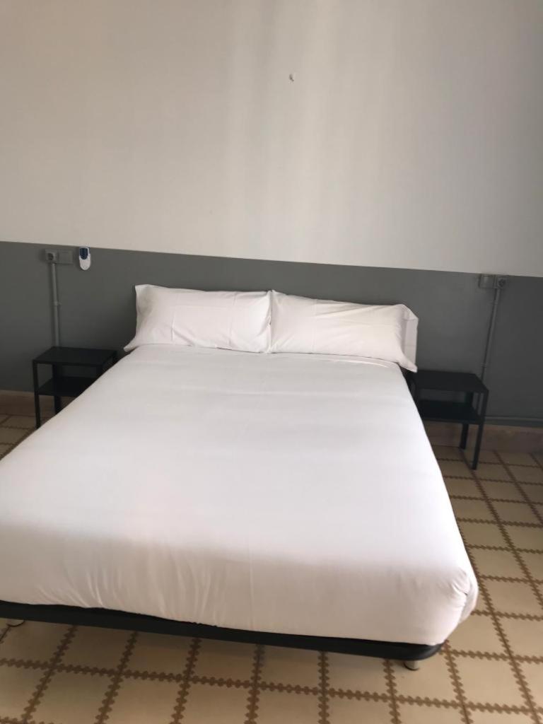 Budget Single Room with private bathroom photo 2