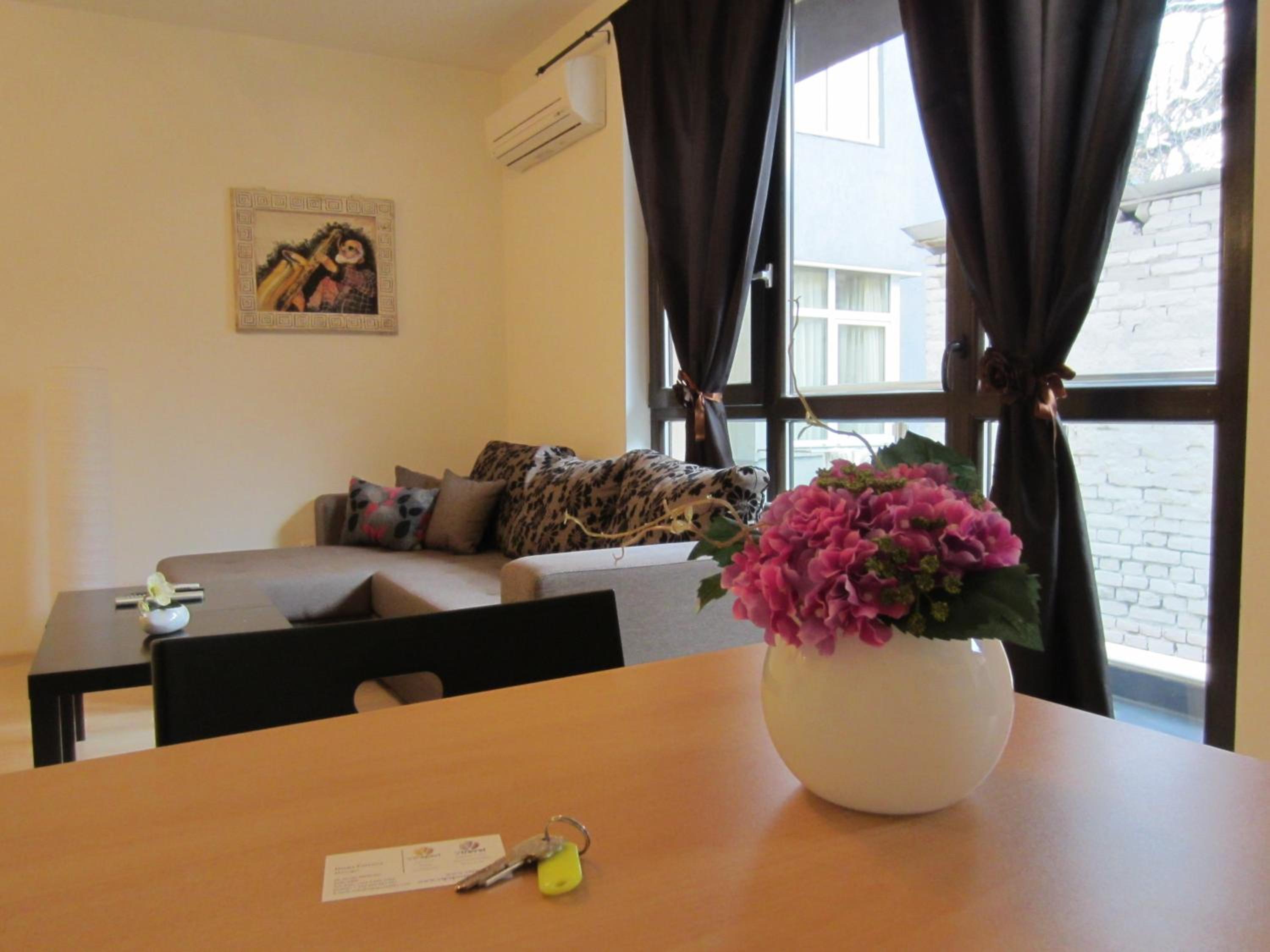 One-Bedroom Apartment - Photo 9