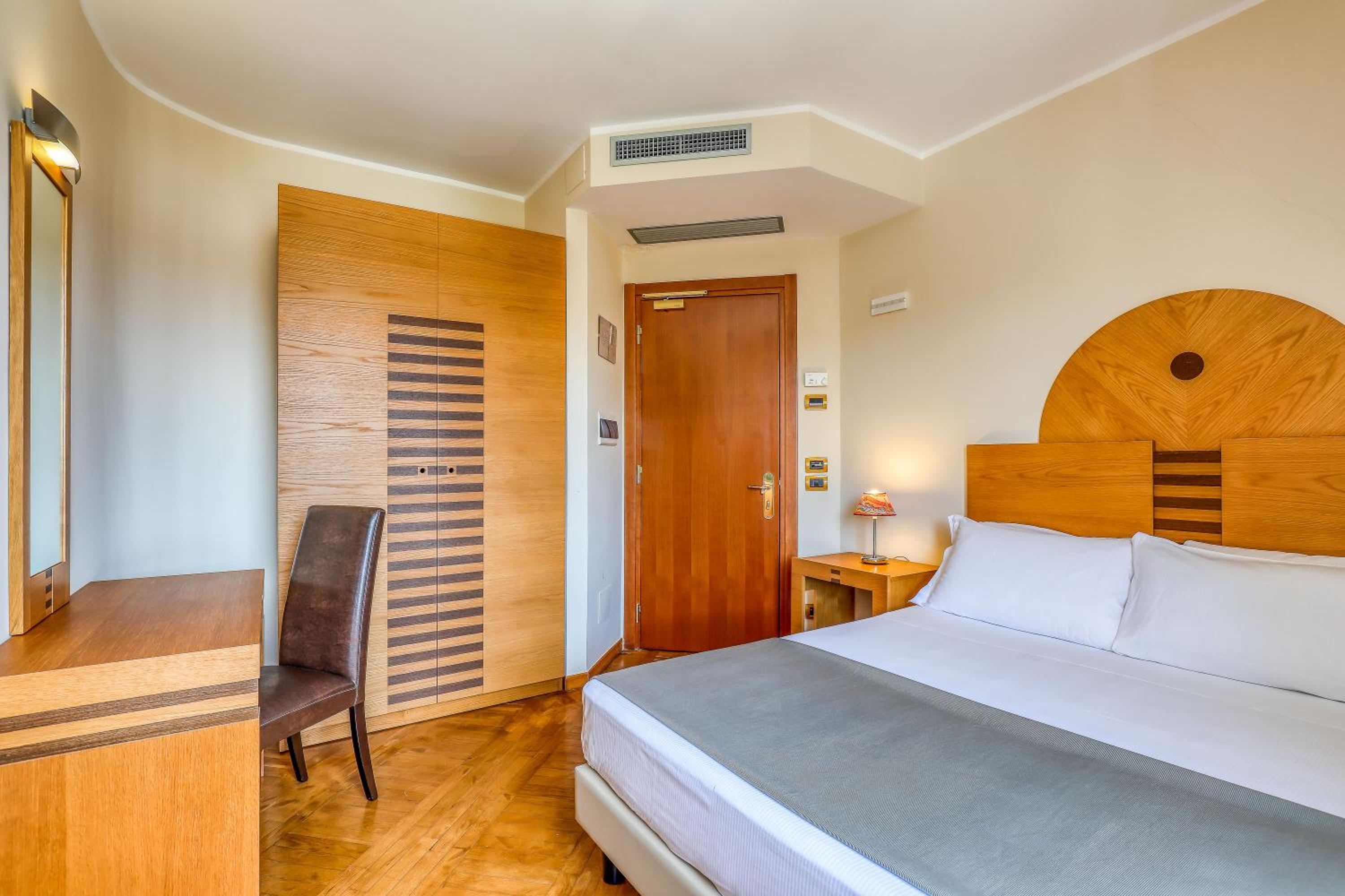 Economy Double Room - Photo 3