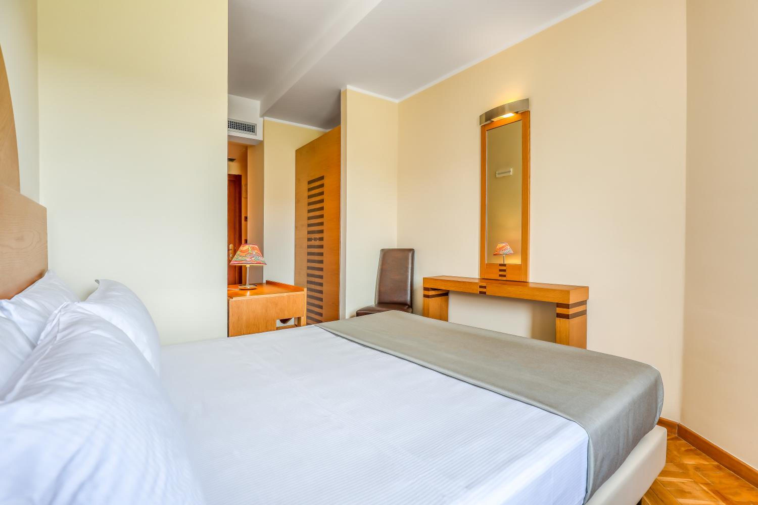 Economy Double Room - Photo 8