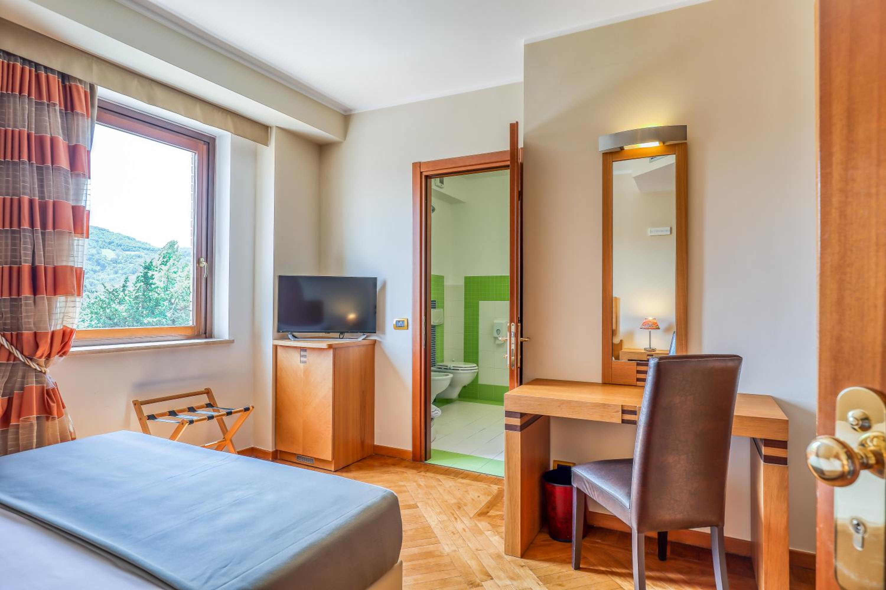Economy Double Room - Photo 2
