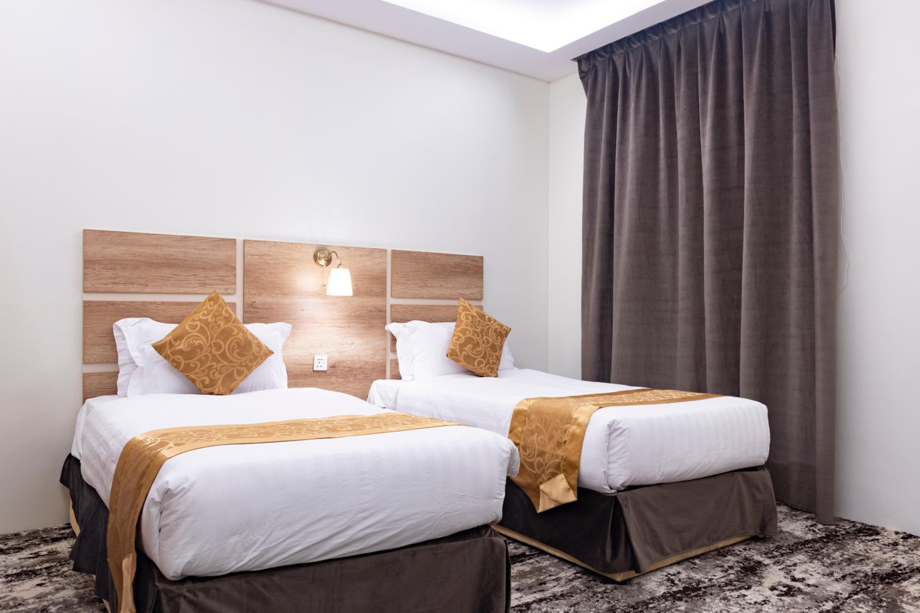 Deluxe Double Or Twin Room - Photo 9