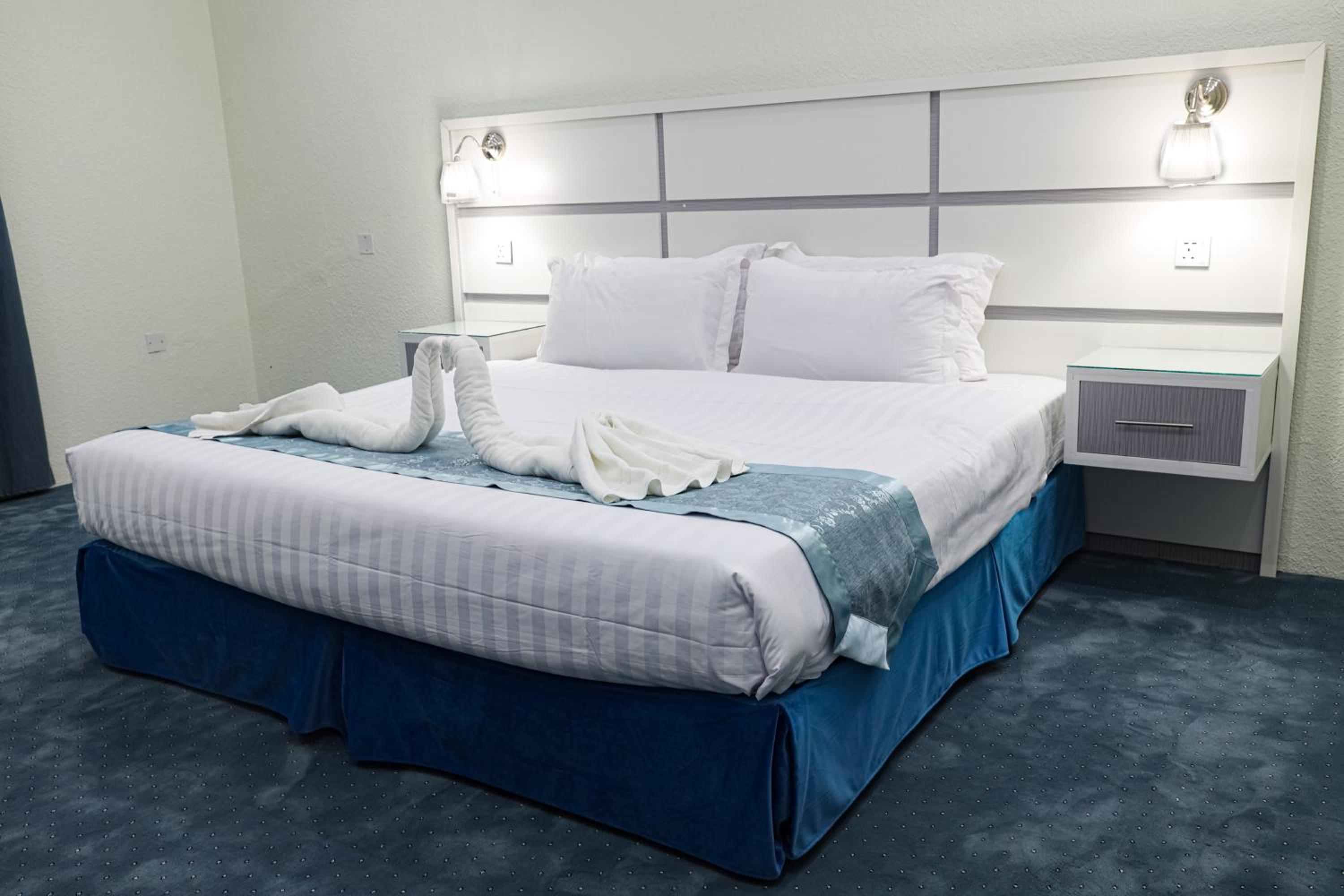 Deluxe Double Or Twin Room - Photo 2