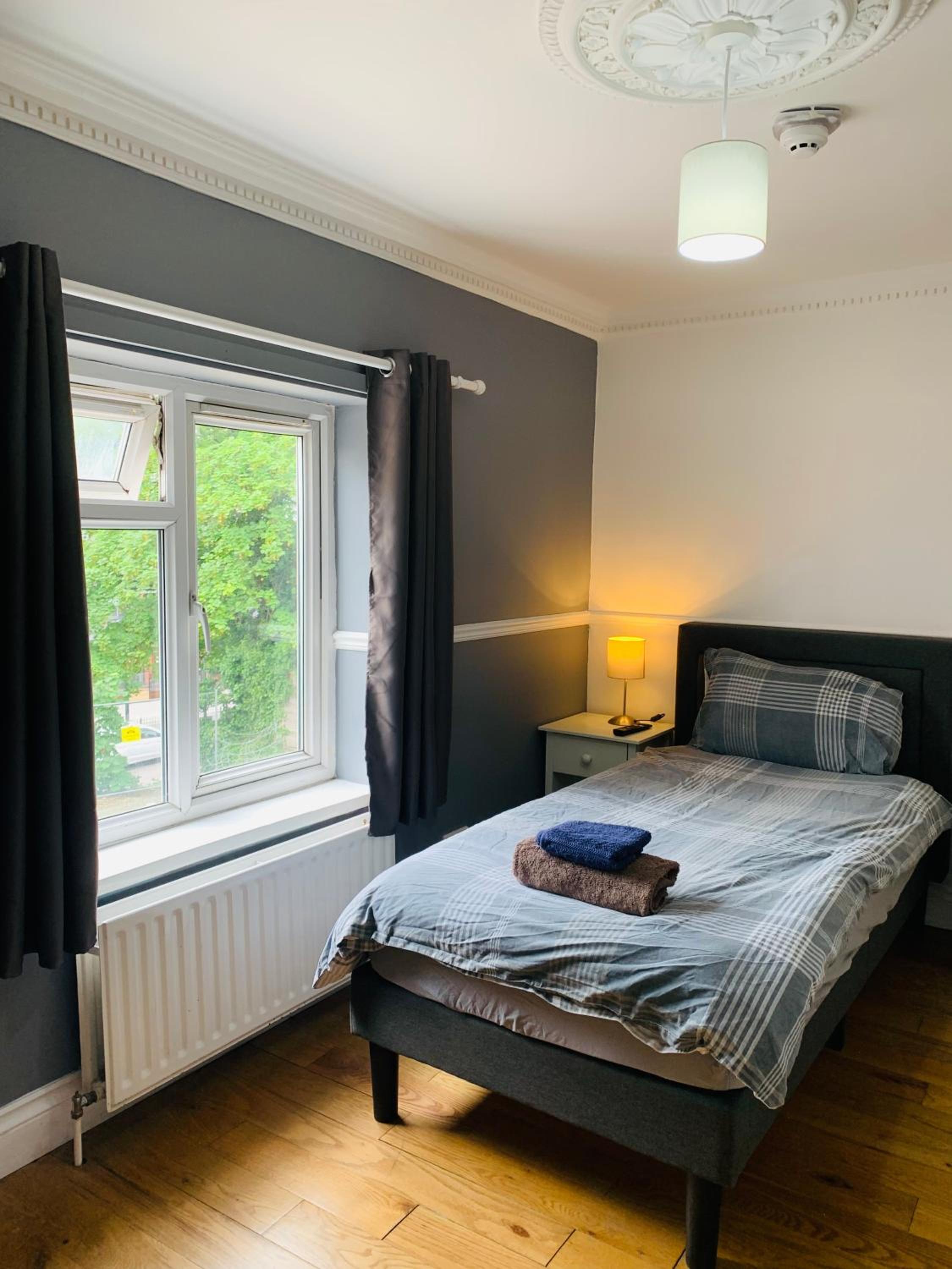 Single Room with Shared Shower and Toilet photo 3
