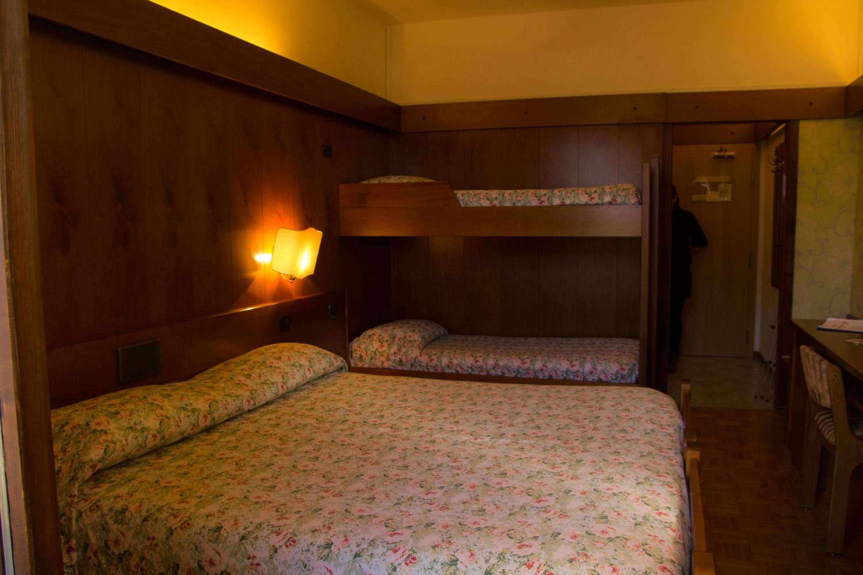 Economy Quadruple Room - Photo 1