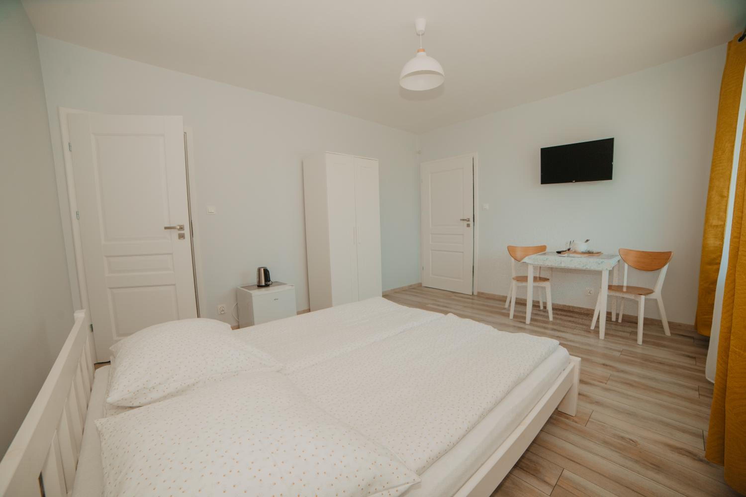 Double Room with Private Bathroom photo 3