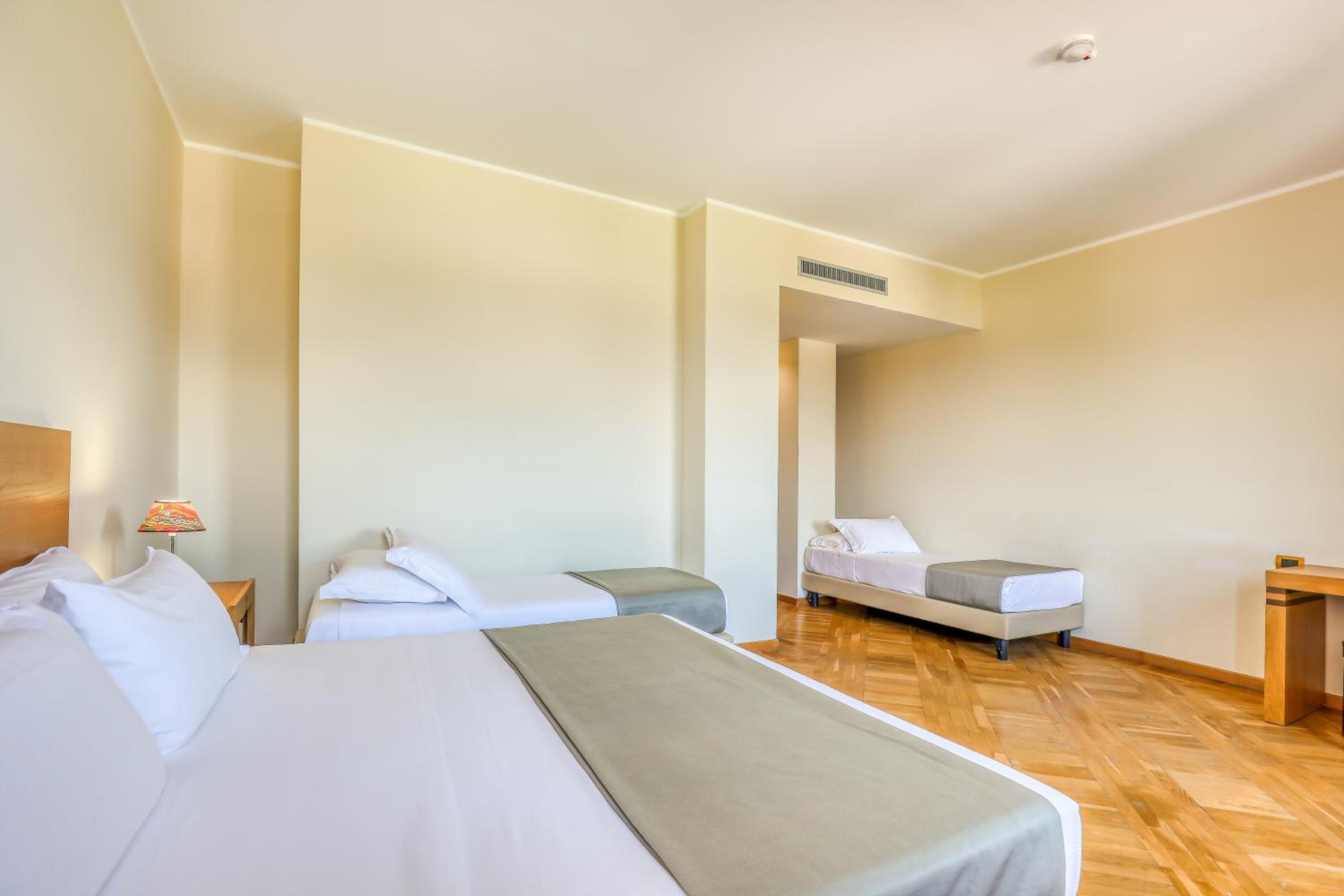 Comfort Quadruple Room - Photo 6