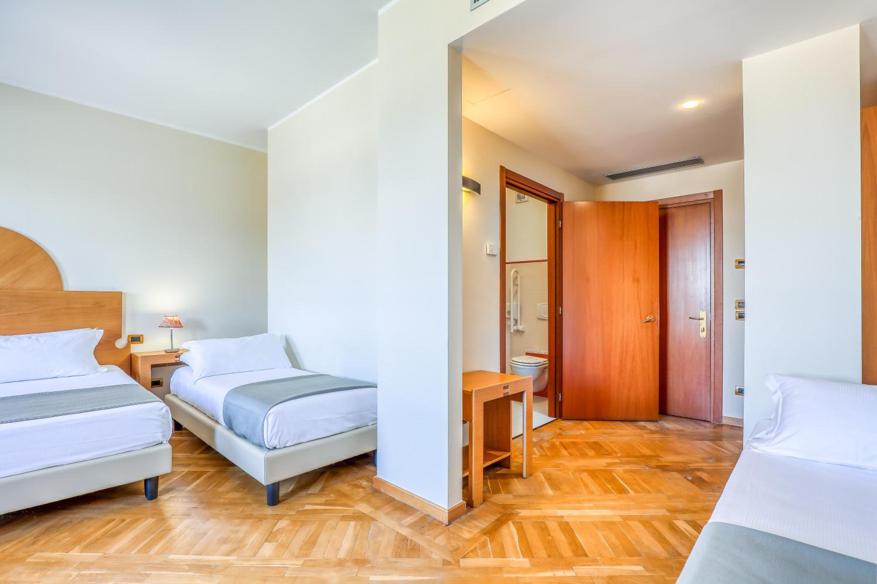 Comfort Quadruple Room - Photo 4
