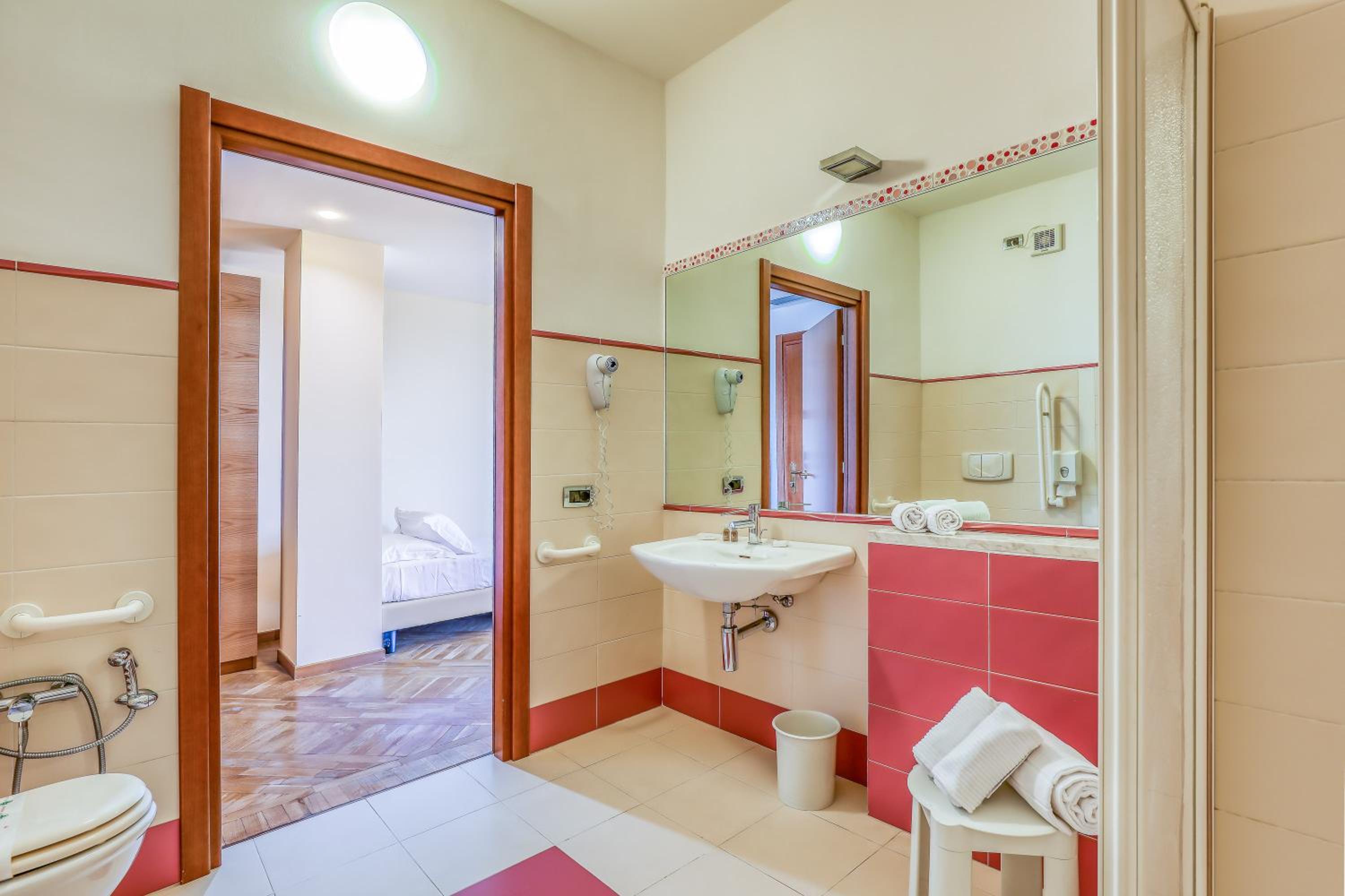 Comfort Quadruple Room - Photo 7