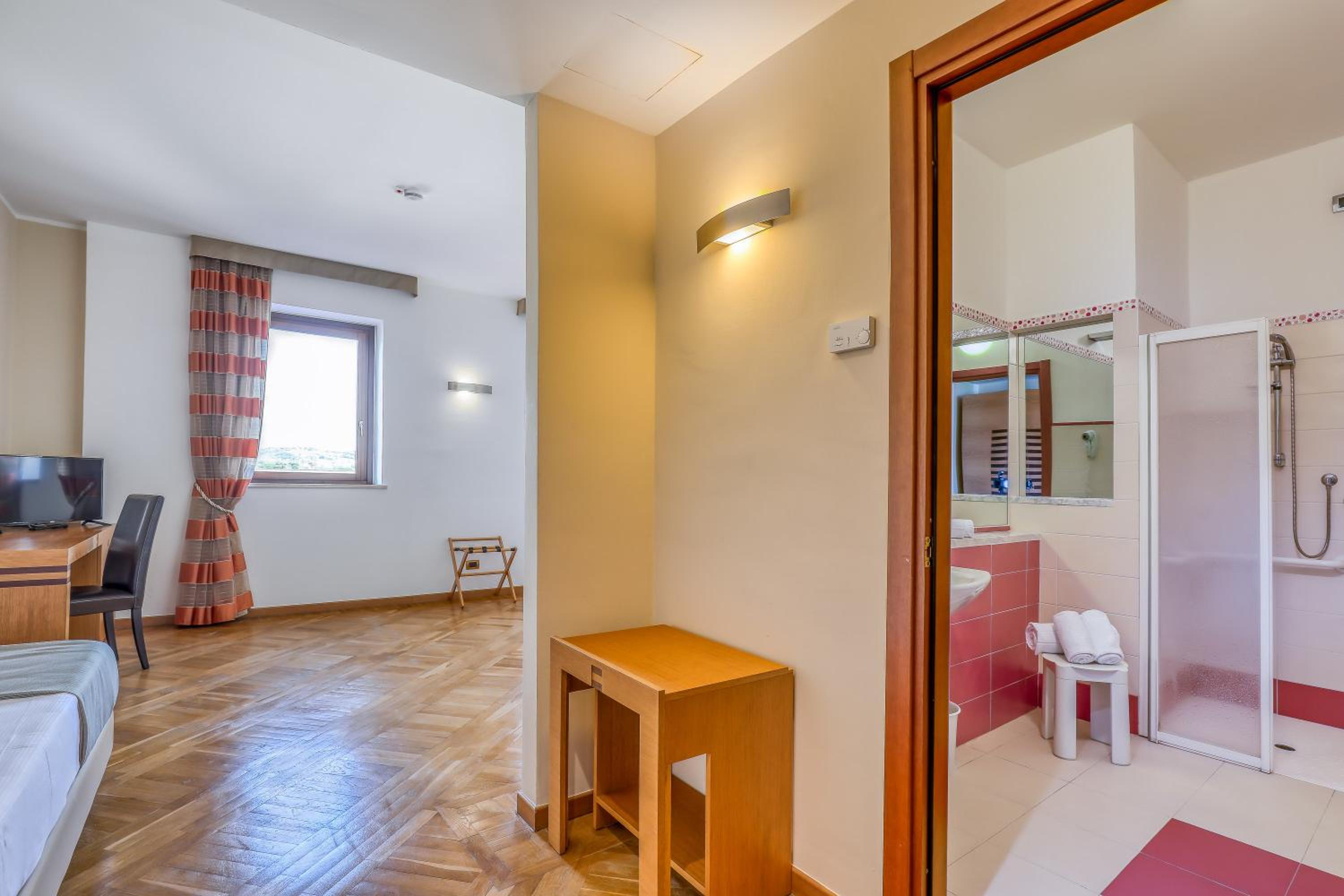 Comfort Quadruple Room - Photo 8