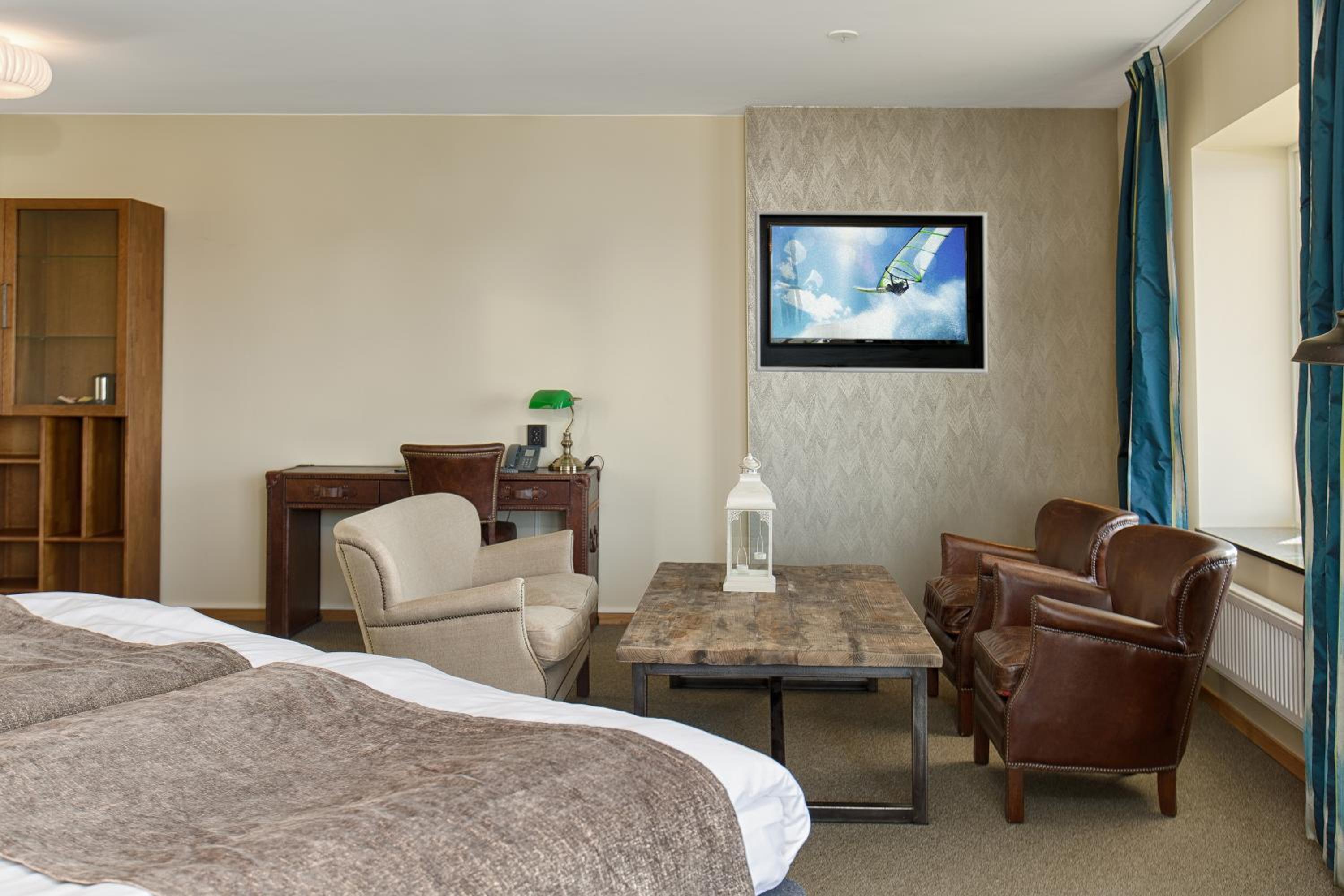 Junior Suite with Balcony - Photo 2