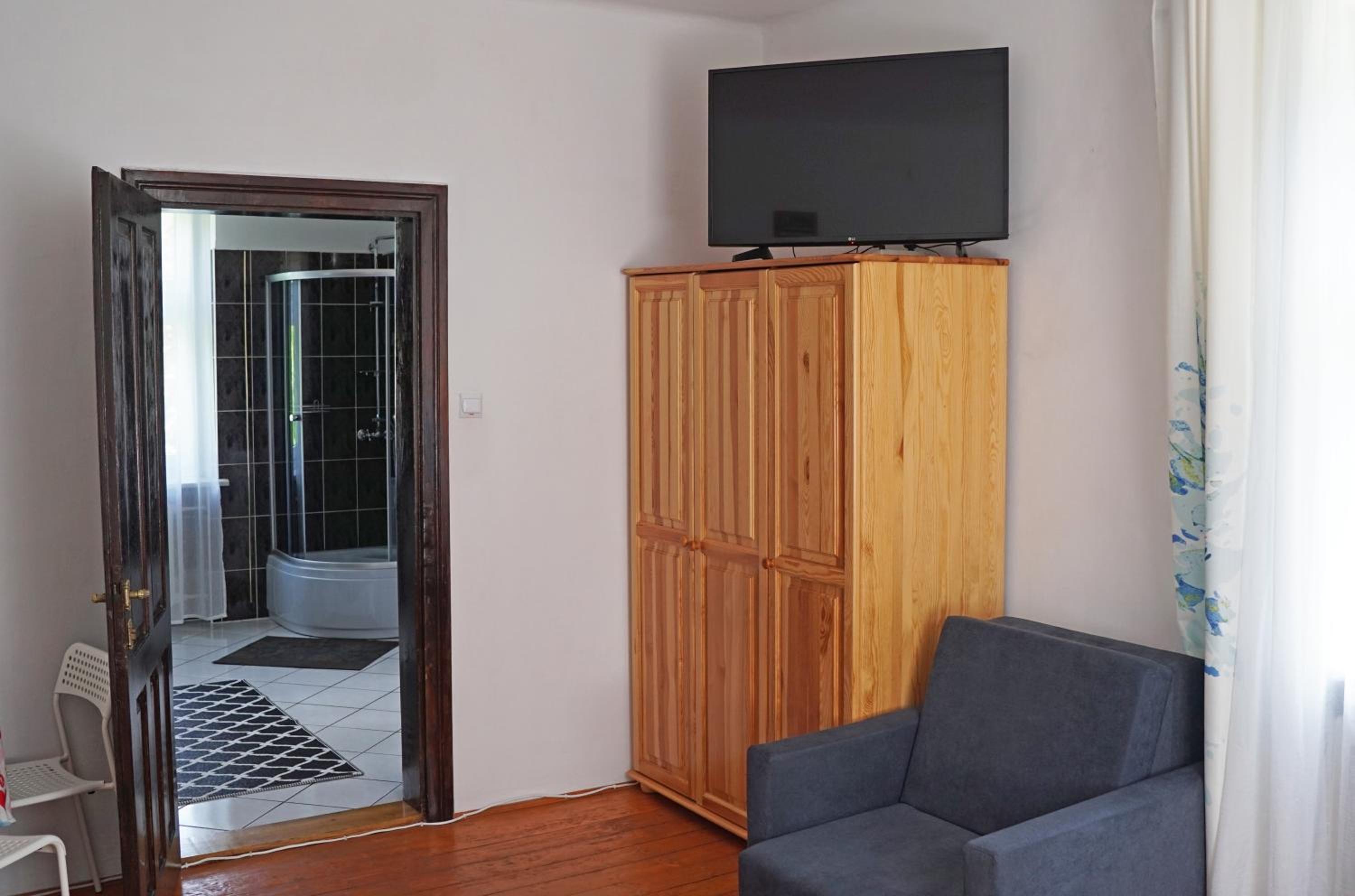 Triple Room with Private Bathroom photo 3