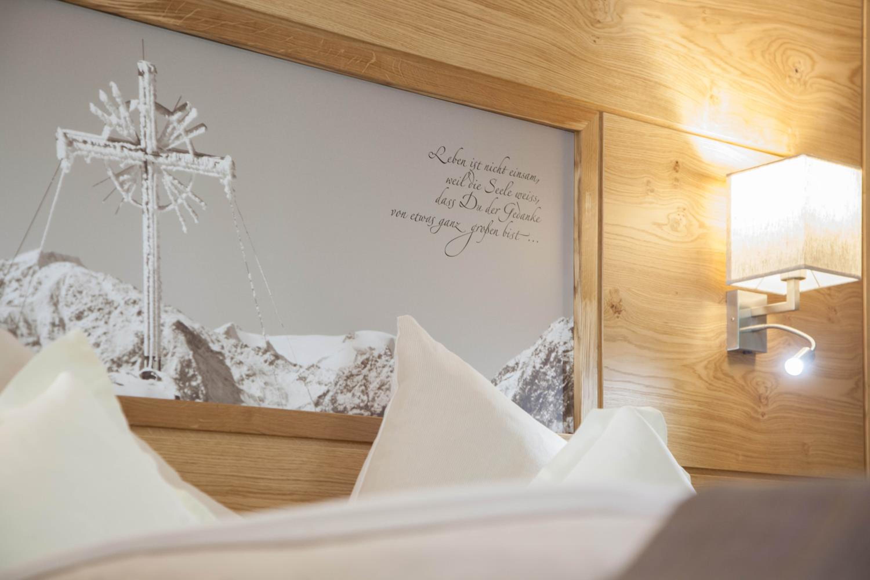 Deluxe Double Room with Balcony - Photo 18