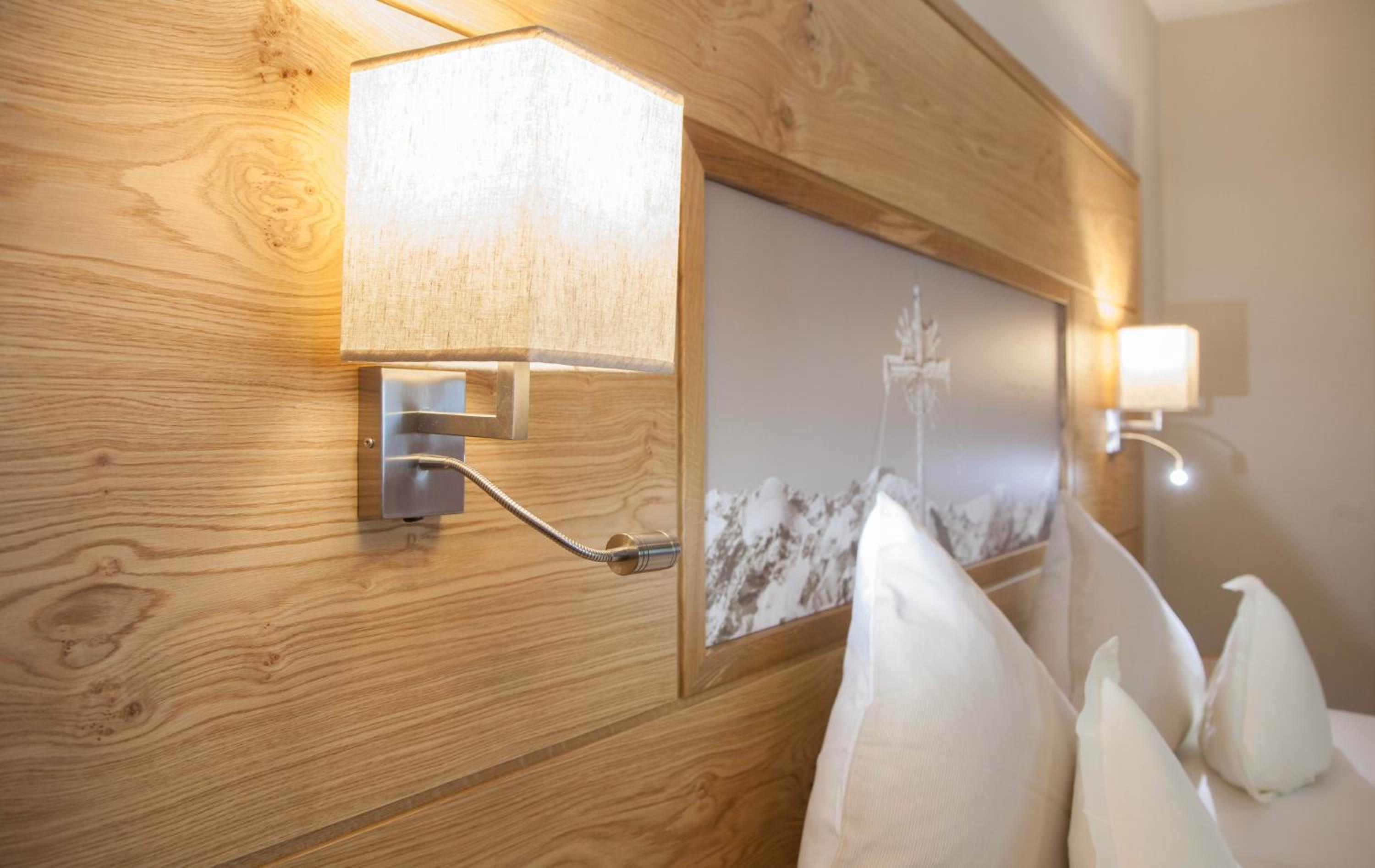 Deluxe Double Room with Balcony - Photo 21