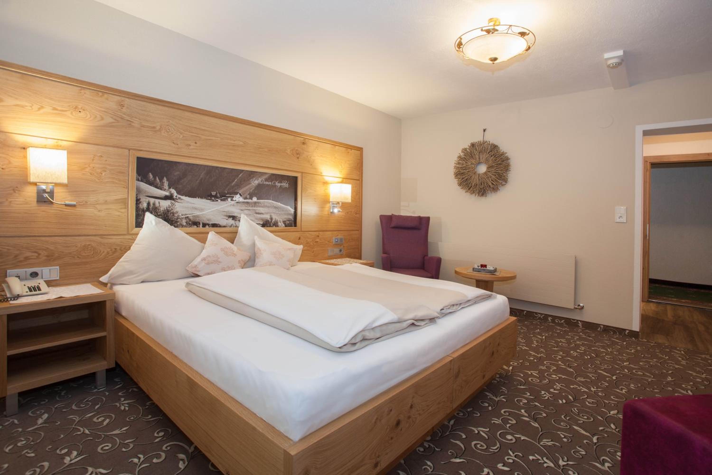 Deluxe Double Room with Balcony - Photo 1