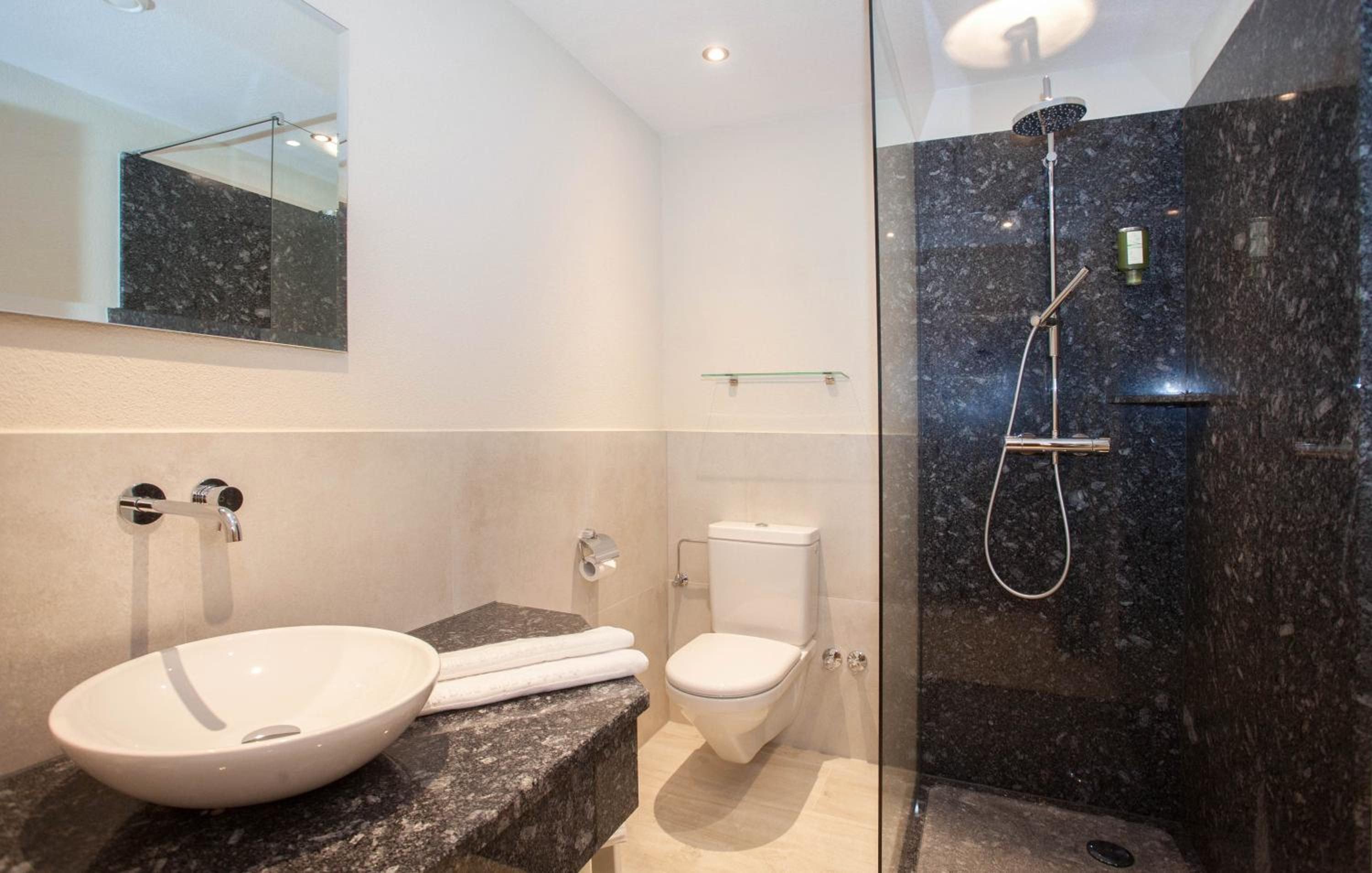 Deluxe Double Room with Balcony - Photo 24